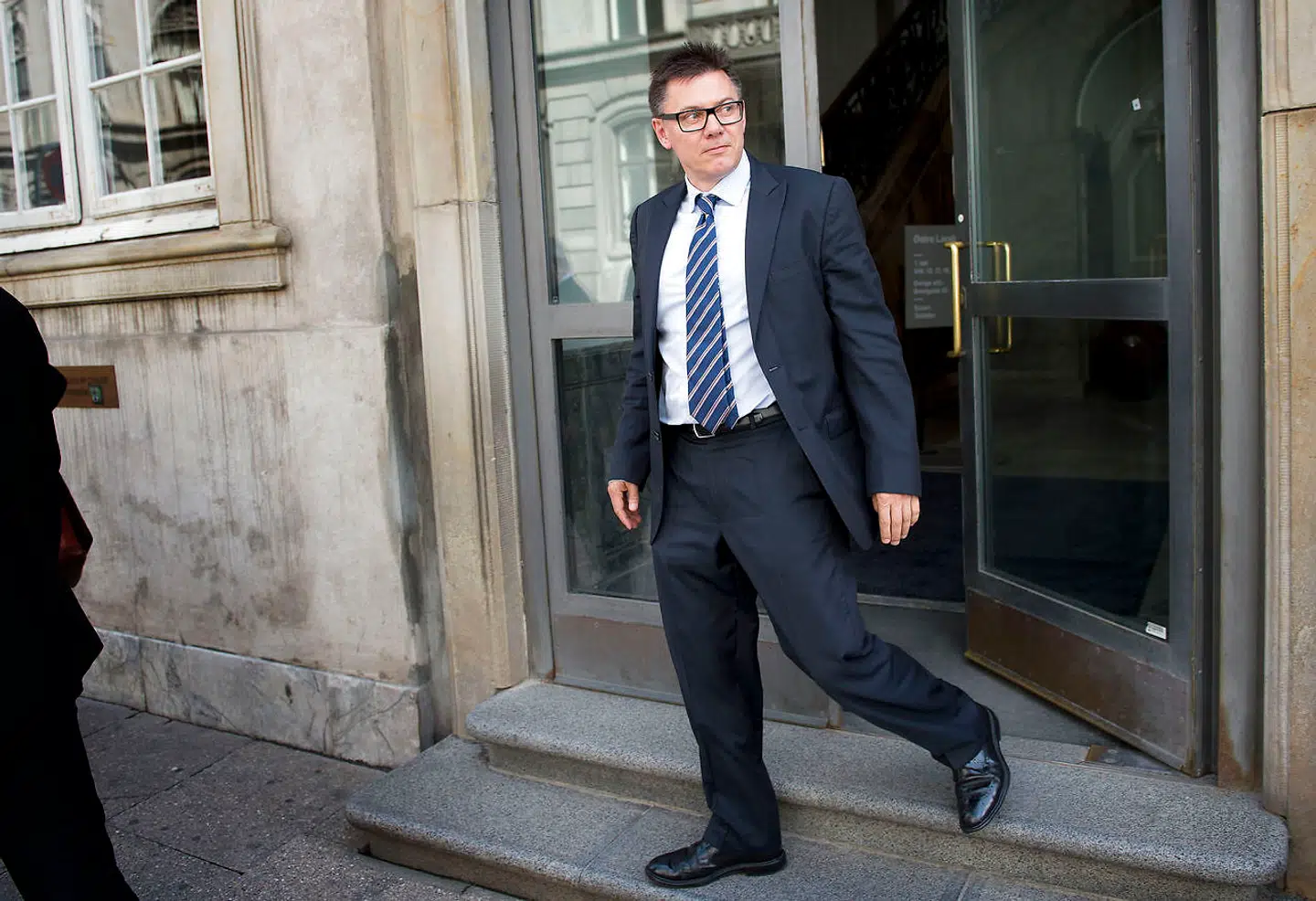 Tilbage i januar faldt der dom i Finansiel Stabilitets erstatningssag mod den krakkede rigmandsbank ved Højesteret. Den øverste instans stadfæstede Østre Landsrets kendelse, og de tre sigtede blev afkrævet erstatning på 89 mio. kr., men fandt ikke, at banken var drevet så uforsvarligt, at ledelsen skulle være ansvarlig for hele krakket. På billedet forlader Lasse Lindblad, tidligere bestyrelsesmedlem i Capinordic Bank, Østre Landsret i juni 2015.