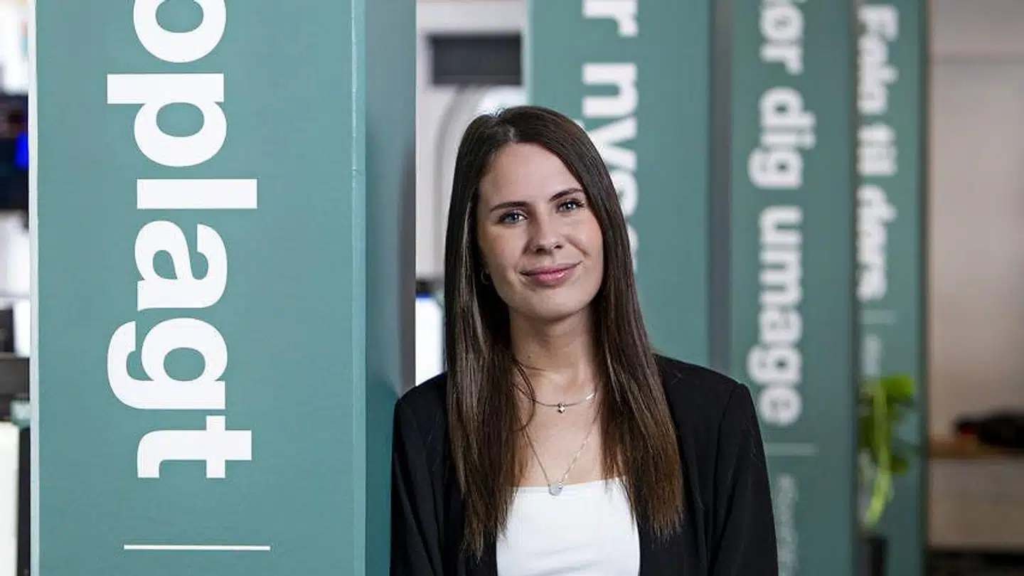 Isabella Weidner arbejder med kundeservice i et callcenter i teleselskabet »3«. Hun sætter stor pris på, at ledelsen har valgt at evaluere deres medarbejdere på en helt ny og opsigtsvækkende måde. PR-foto: Carsten Andersen