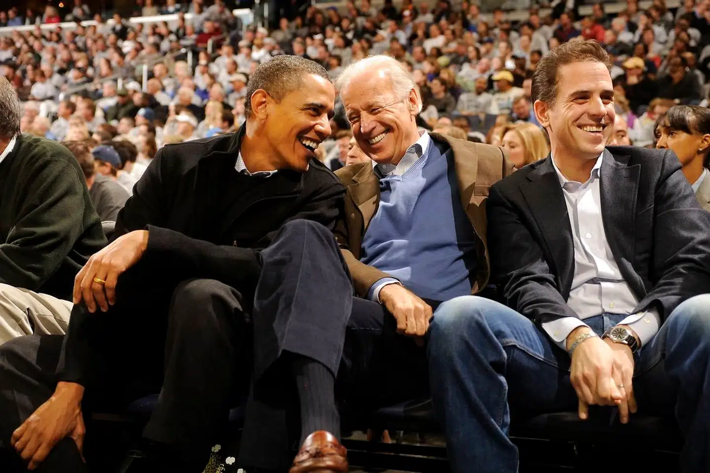 Hunter Biden (til højre) er anklaget for at være involveret i korruption, mens han fra 2014 til 2019 sad i bestyrelsen for Burisma, det største private gasselskab i Ukraine.