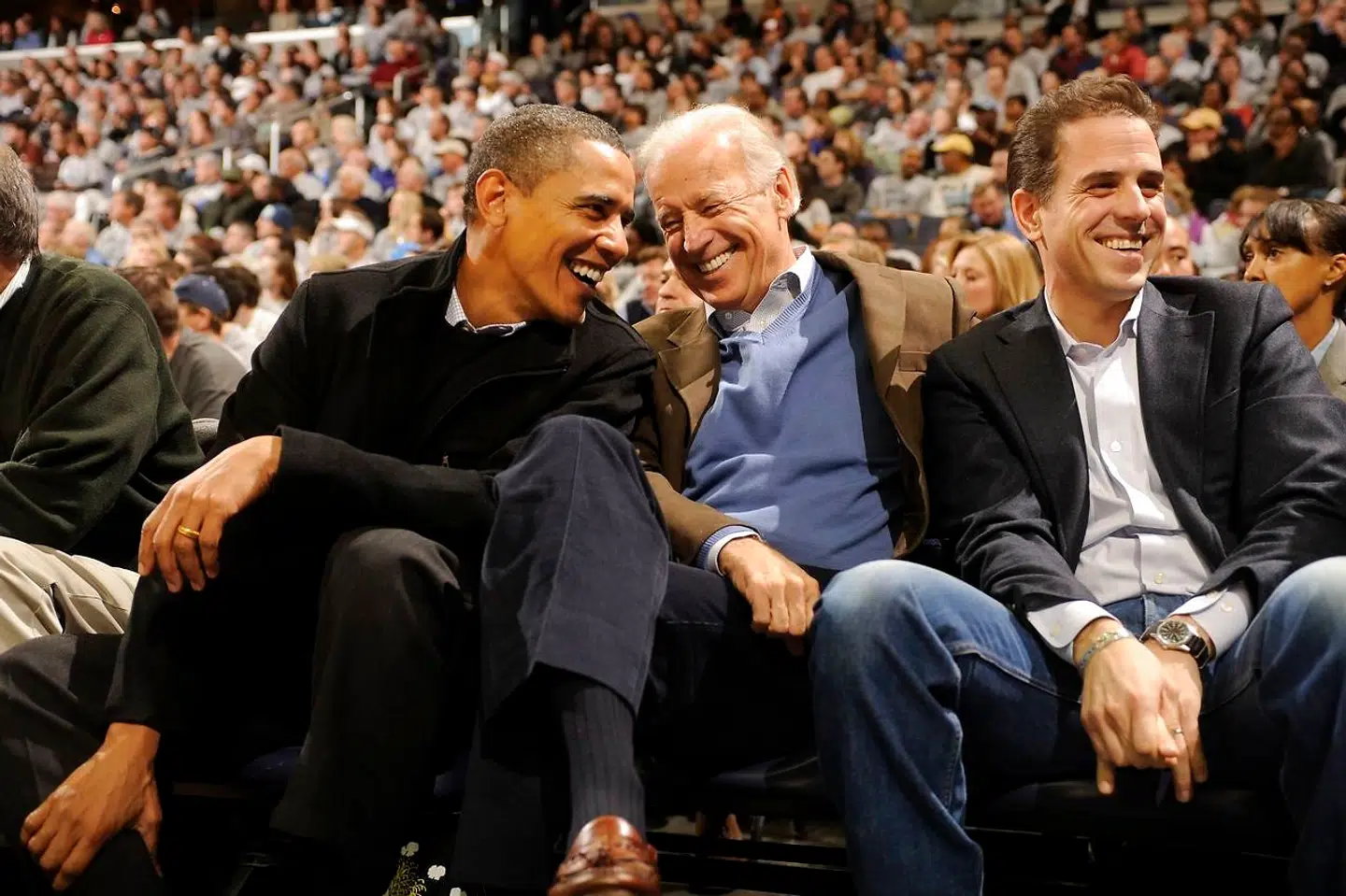 Hunter Biden (til højre) er anklaget for at være involveret i korruption, mens han fra 2014 til 2019 sad i bestyrelsen for Burisma, det største private gasselskab i Ukraine.