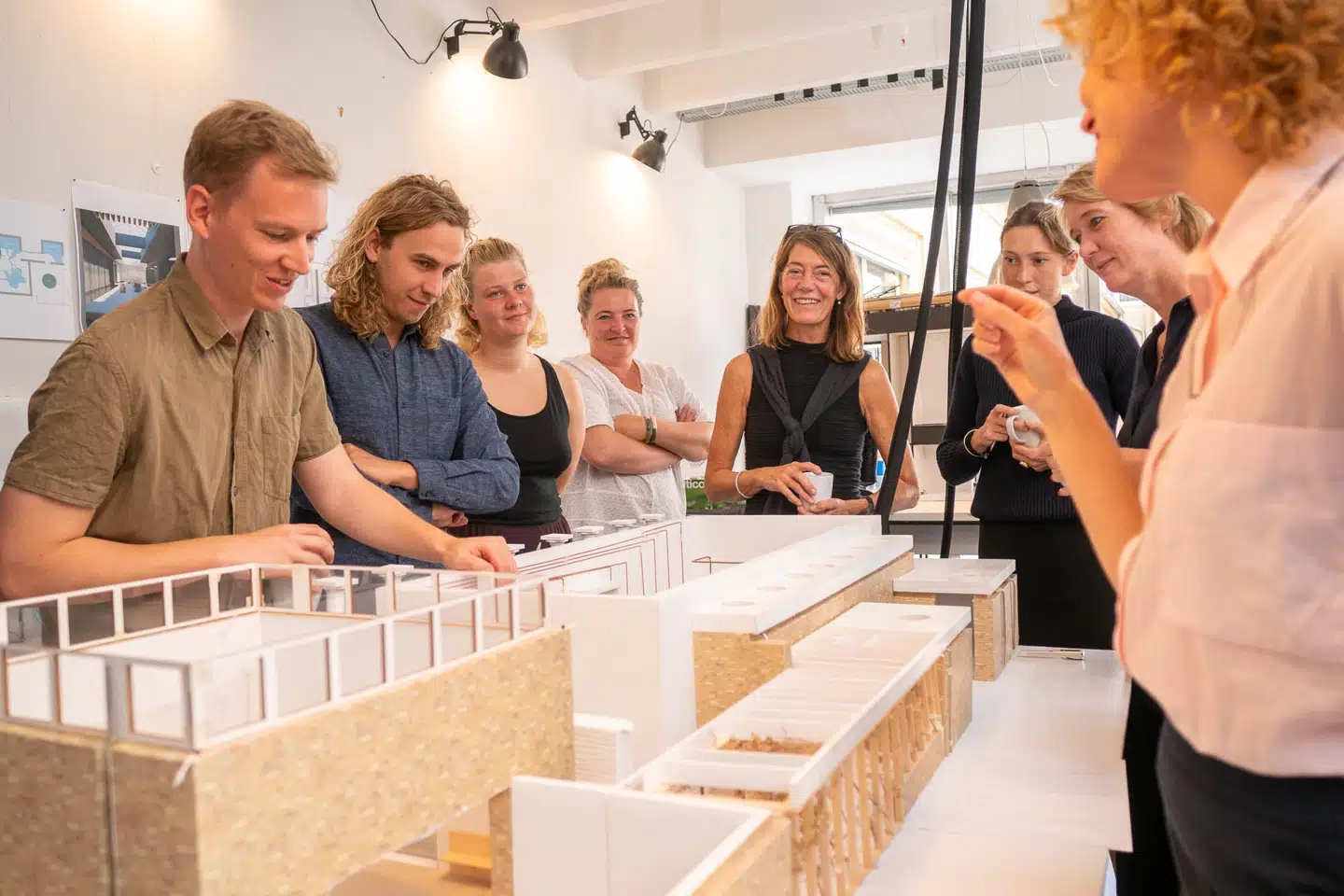 Holdet bag »Con-nect-ed-ness« arbejder mere med modeller og eksperimenter end med tegniinger.