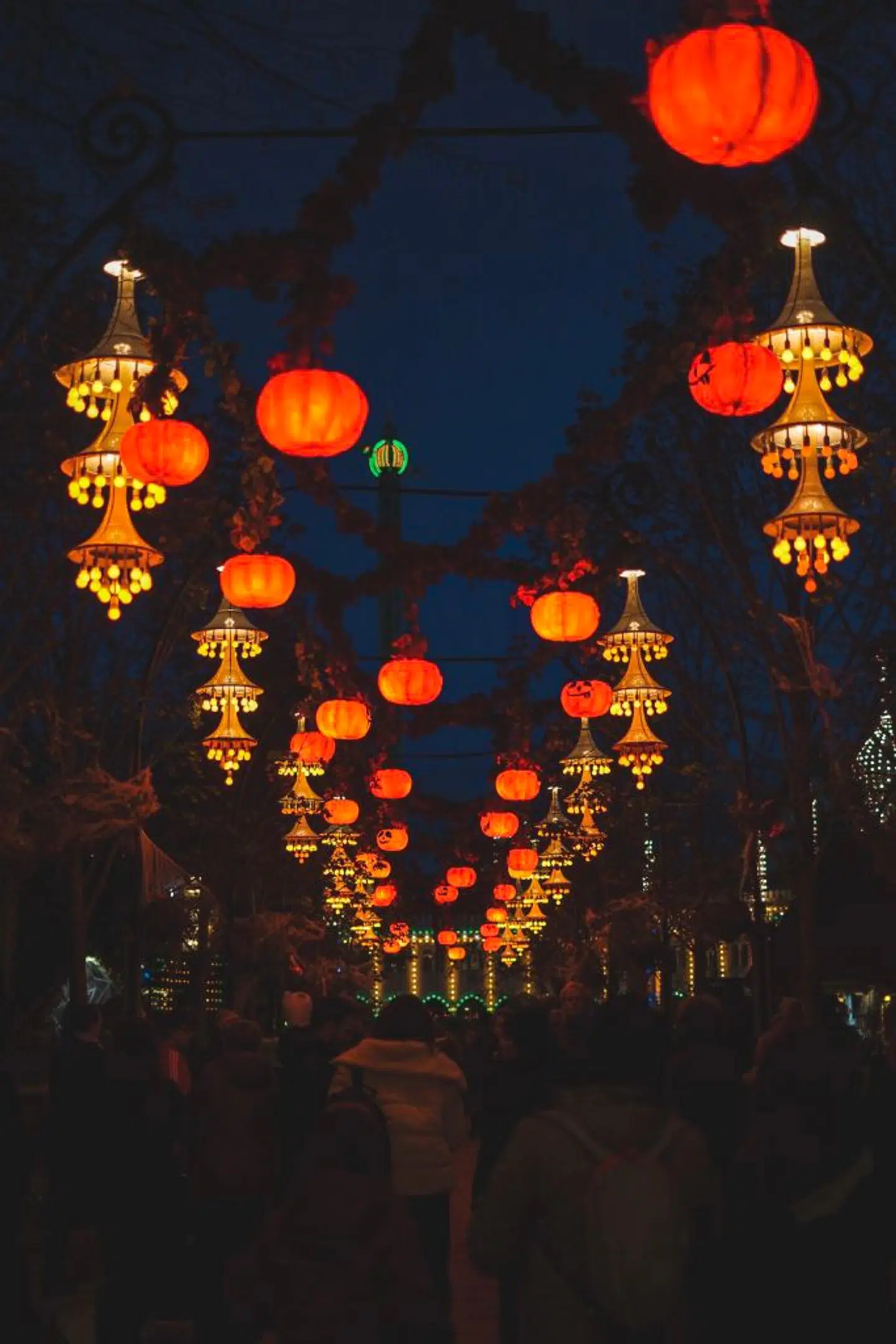 Tivoli har udvidet sin åbningstid med yderligere tre sæsoner ud over sommeren.
