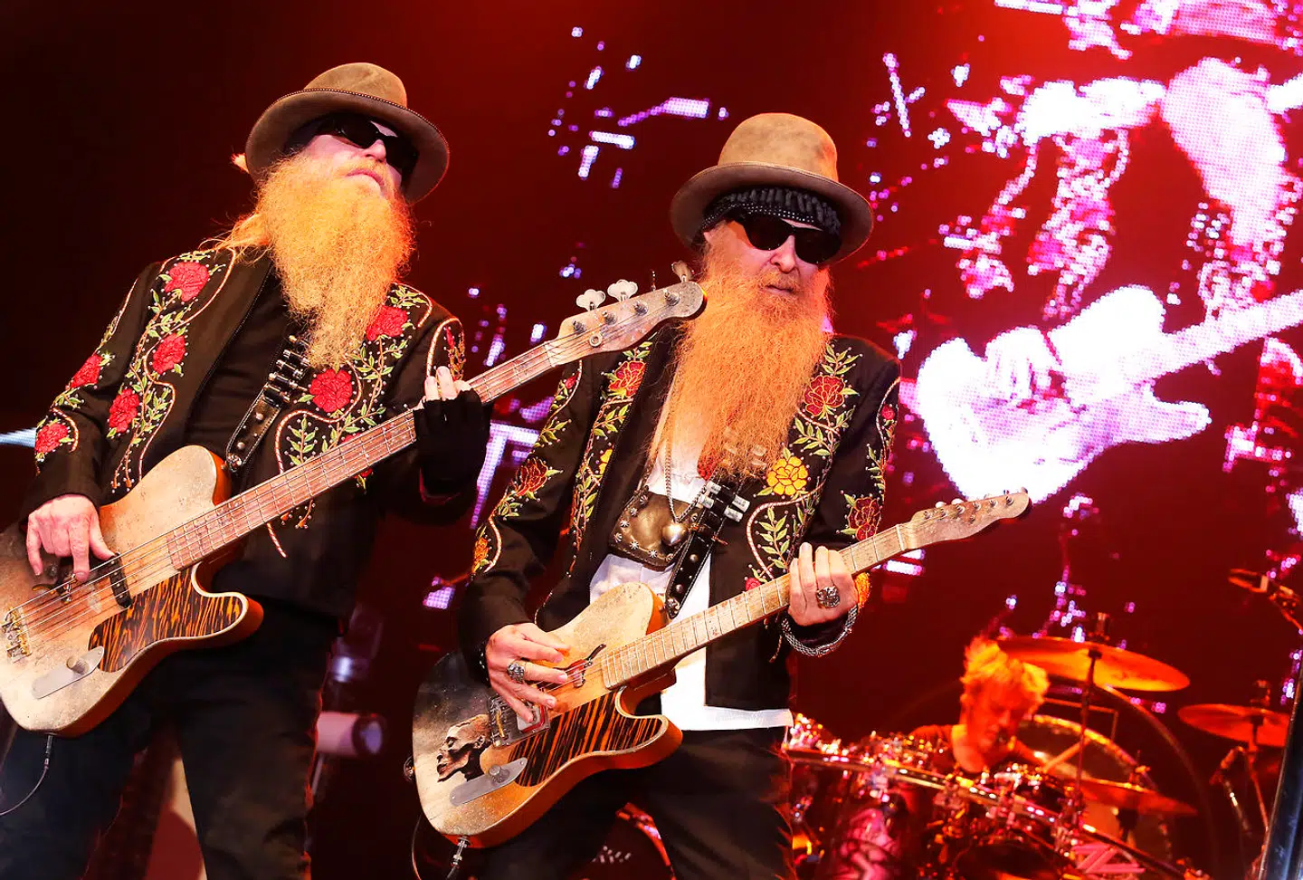 ZZ Top på scenen. Det er Billy Gibbons i midten på guitar. Foto: Francois Nascimbeni/AFP/Ritzau Scanpix