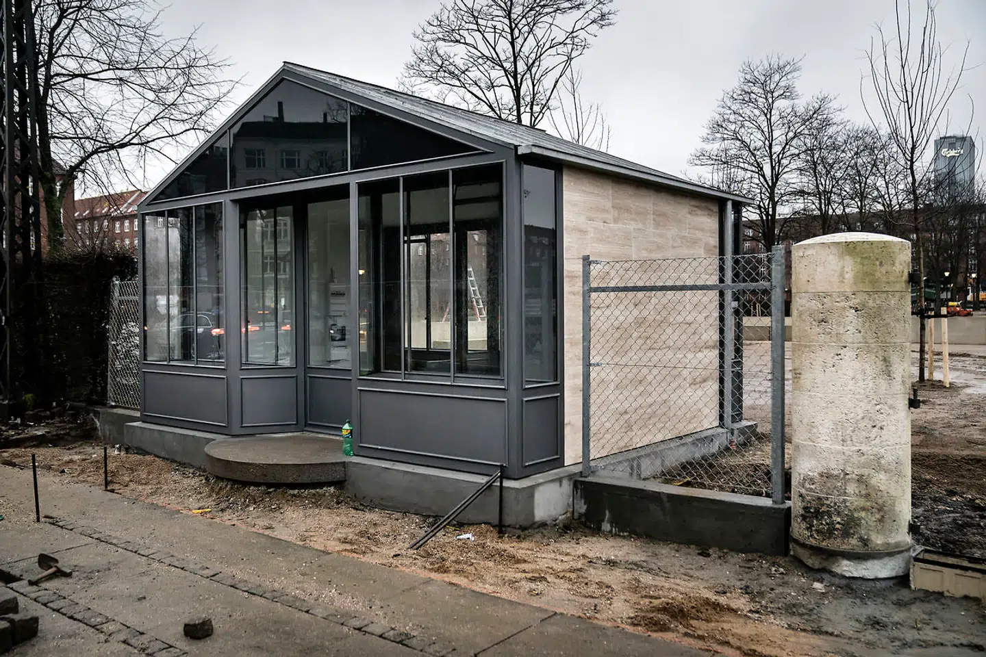 Pavillonerne, som Arne Jacobsen tegnede, mens han var ansat på stadsarkitektens kontor, er blevet genopført efter de originale tegninger.