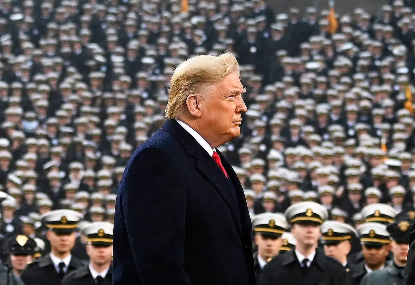 USAs præsident, Donald Trump, var tilskuer, da militæret og flåden mødtes i en venskabskamp i amerikansk fodbold i Philadelphia.