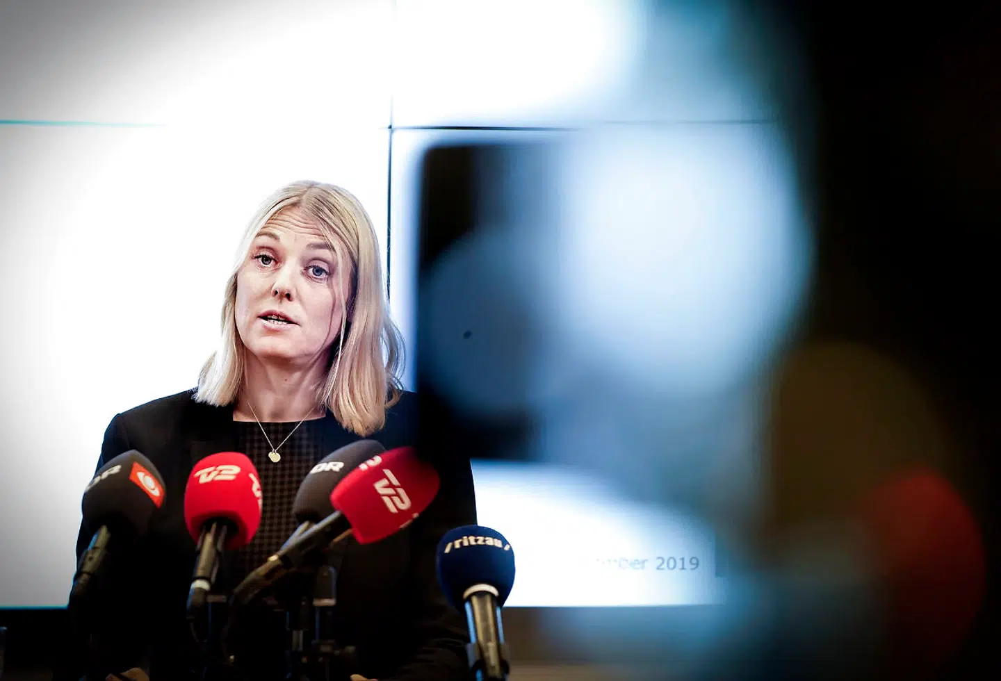Forsvarsminister Trine Bramsen holder pressemøde om den verserende sag om manglende kontrol og svindel i Forsvarsministeriet Ejendomsstyrelse i København tirsdag.