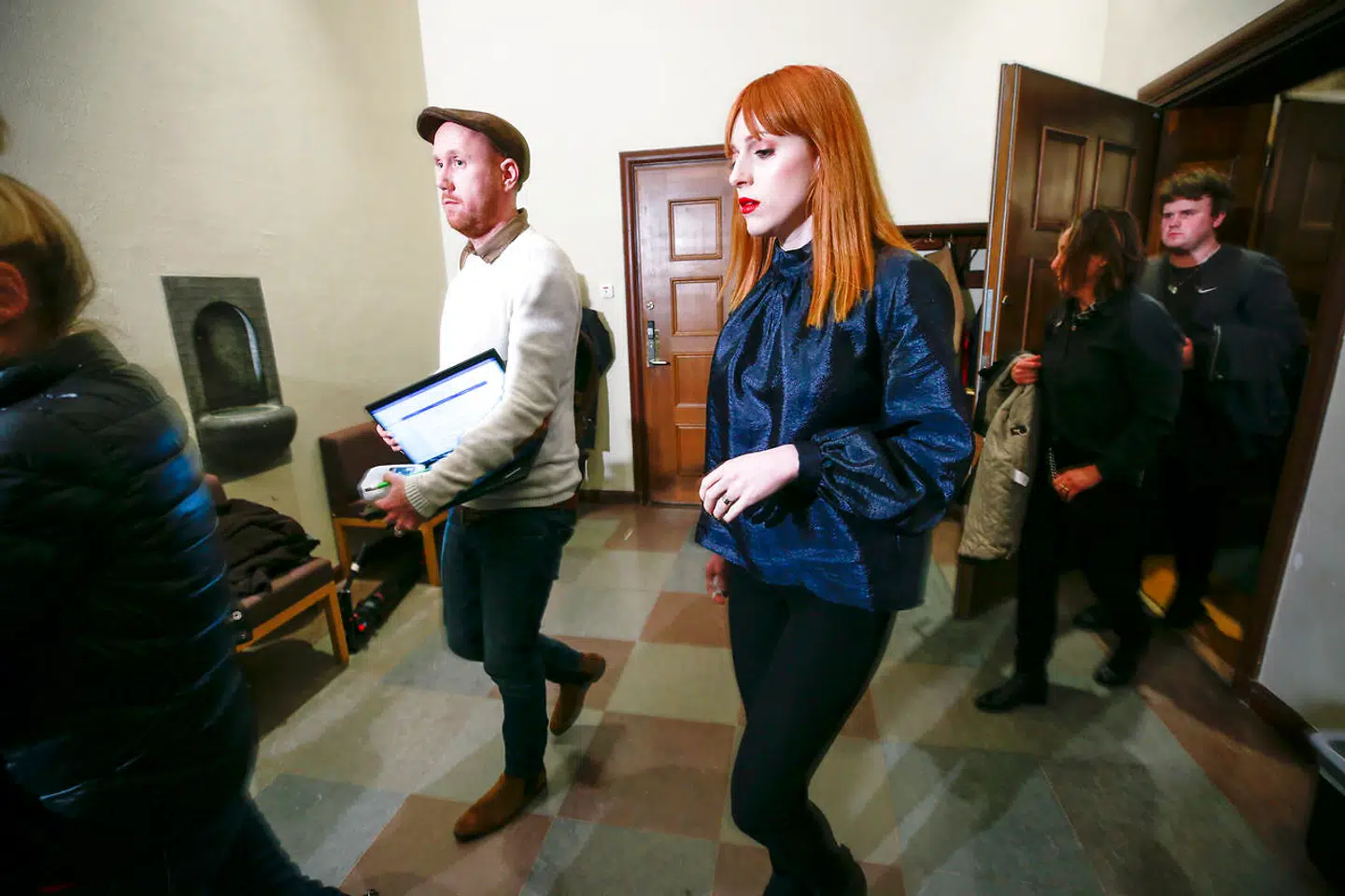 Den svenske skuespiller og medieprofil Cissi Wallin blev mandag ved byretten i Stockholm dømt for ærekrænkelse. Hun skal betale sit offer, journalisten Fredrik Virtanen, som hun beskylder for voldtægt, en erstatning på 90.000 svenske kroner – et beløb, som han vil forsøge at få hævet i en kommende ankesag.