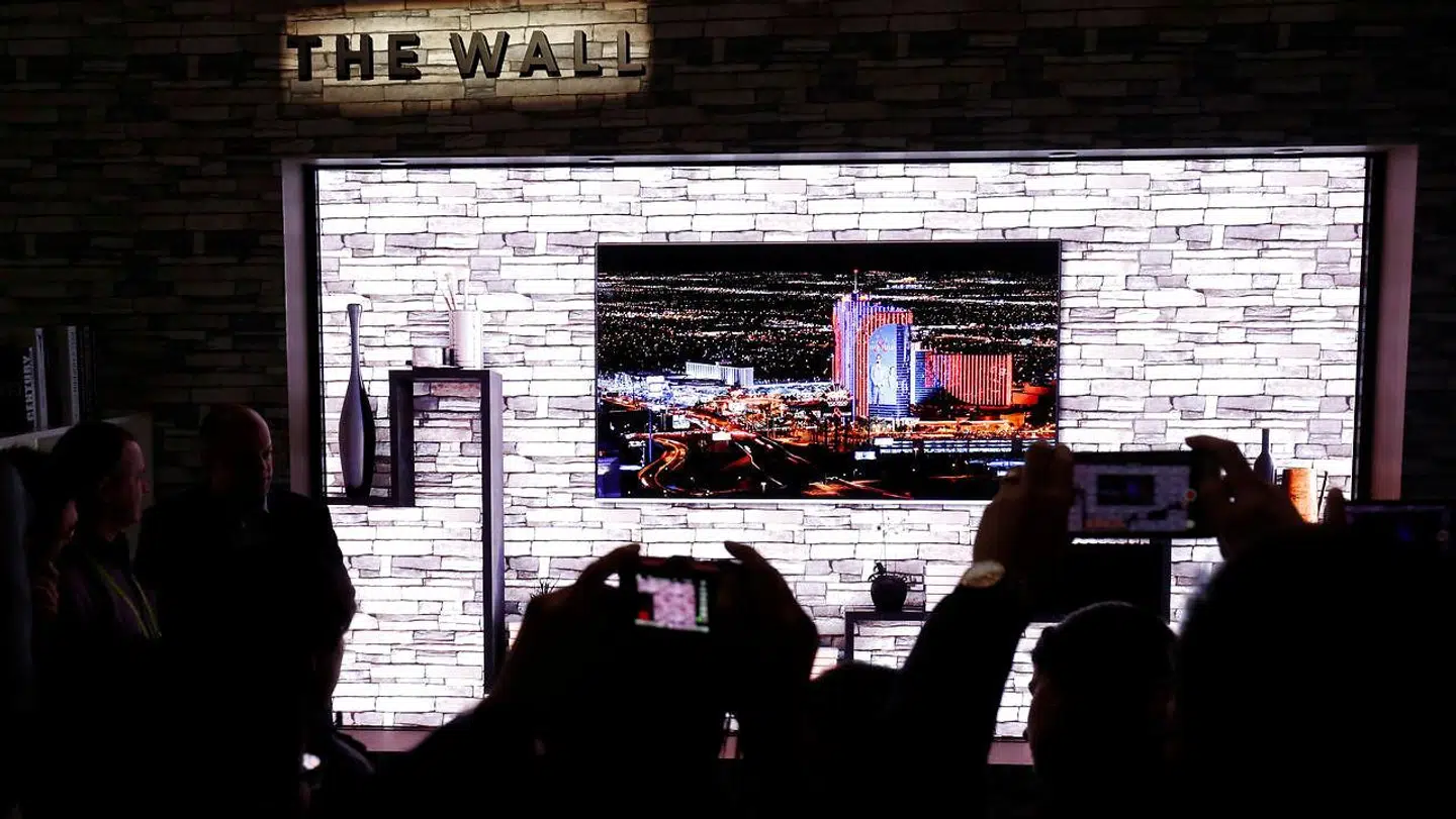 Her er Samsungs 146-tommer-TV, The Wall, opbygget af moduler på hver 32 tommer.