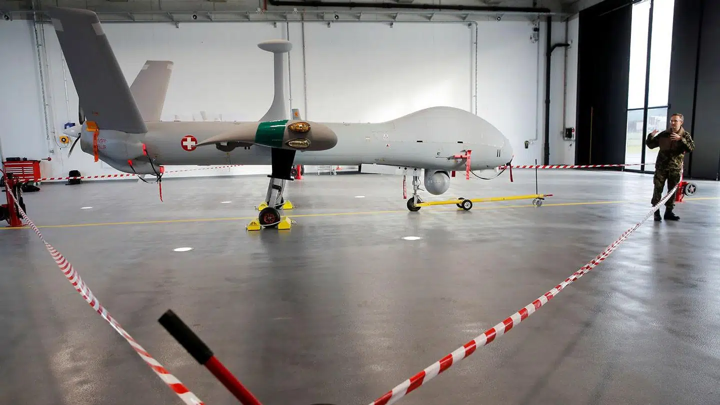 Storbritanien tager nu droner i brug for at overvåge Den Engelske Kanal. Her et modelfoto af en israelsk fremstillet Hermes 900 HFE drone til det schweiziske luftvåben. Arkivfoto: Arnd Wiegmann/Ritzau Scanpix