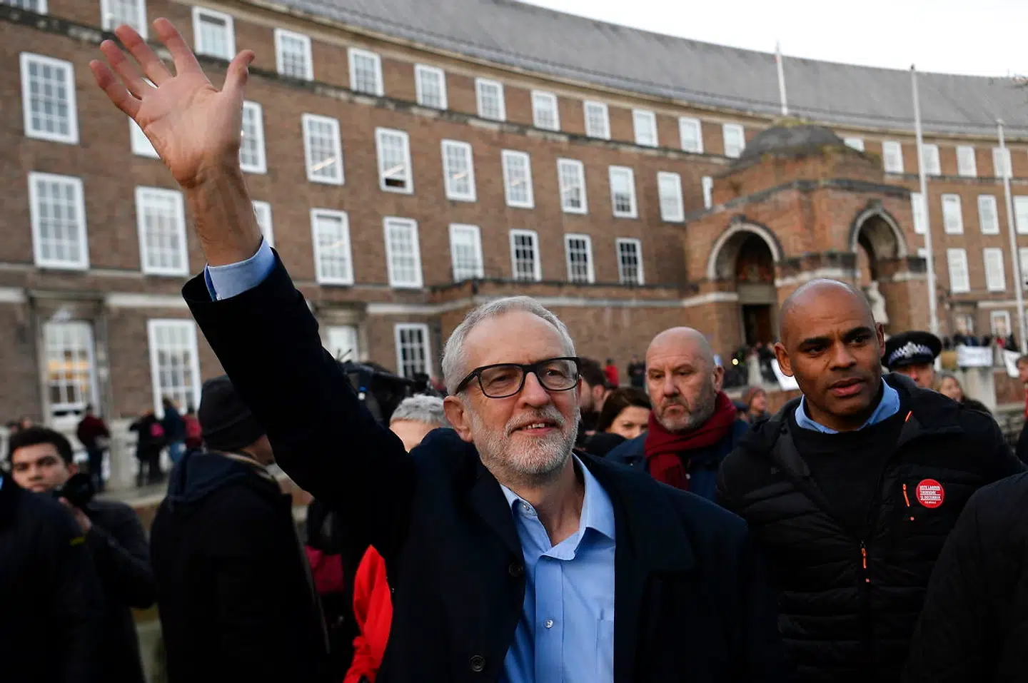 Selv om den britiske oppositionsleder, Labours Jeremy Corbyn, er bagud i meningsmålingerne, kan han stadig ende med at få nøglerne til Downing Street. Sådan lyder advarslen i et internt notat fra Det Konservative Parti.