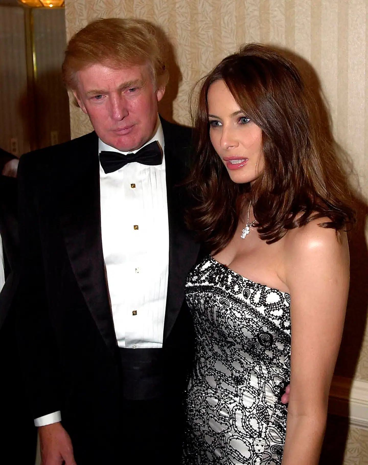 Donald Trump og Melania, som de så ud i 2001. Dengang deltog de i »White House Correspondents' Dinner«, helt uvidende om, at de 15 år senere selv ville flytte ind i Det Hvide Hus.