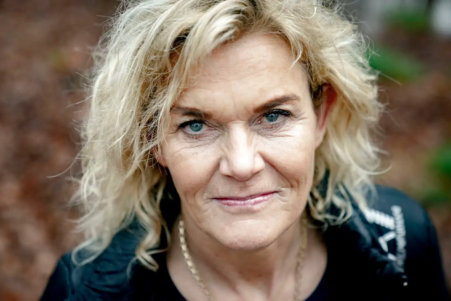 TV-lægen Charlotte Bøving har levet med en kræftdiagnose siden 2016. Hun er klar over, at den kan ende med at blive hendes død. Men døden er vi alle på vej mod, og hun vil ikke lade en cancerdiagnose ødelægge livet.