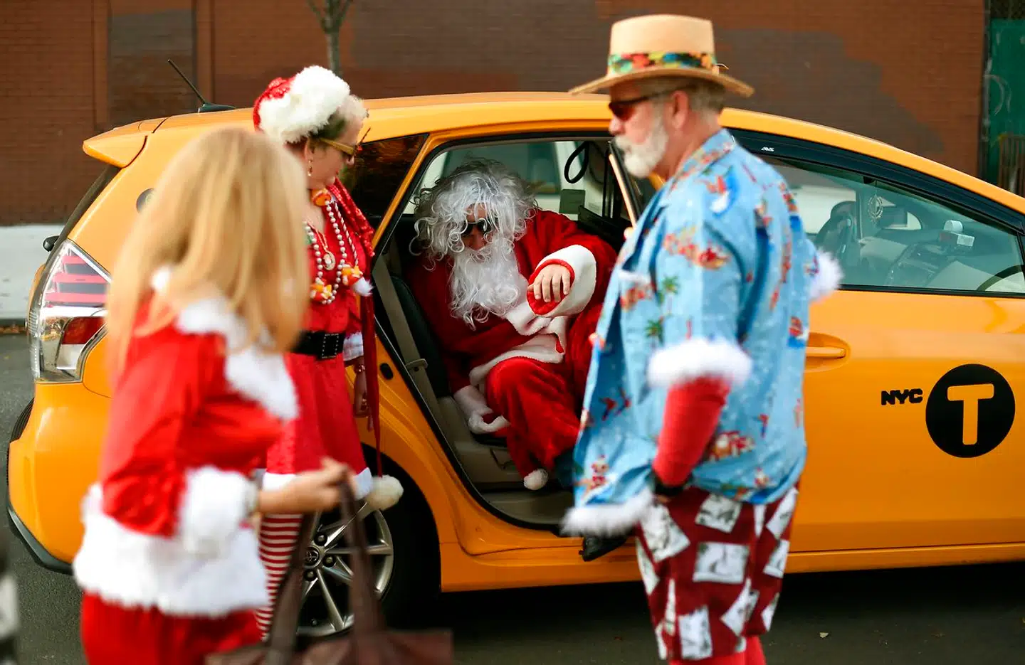 Hvis du er en af dem, som gerne vil opleve noget nyt til jul, er New York en mulighed. Her er smukke vinduesdekorationer, skøjteløb og uden tvivl en Santa eller to.