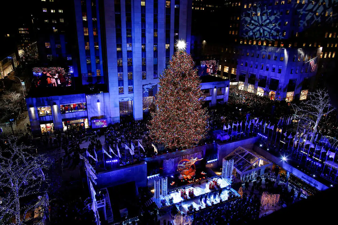 Juletræet i Rockefeller Center er symbolet på, at julen er startet i New York. Her fra sidste år.