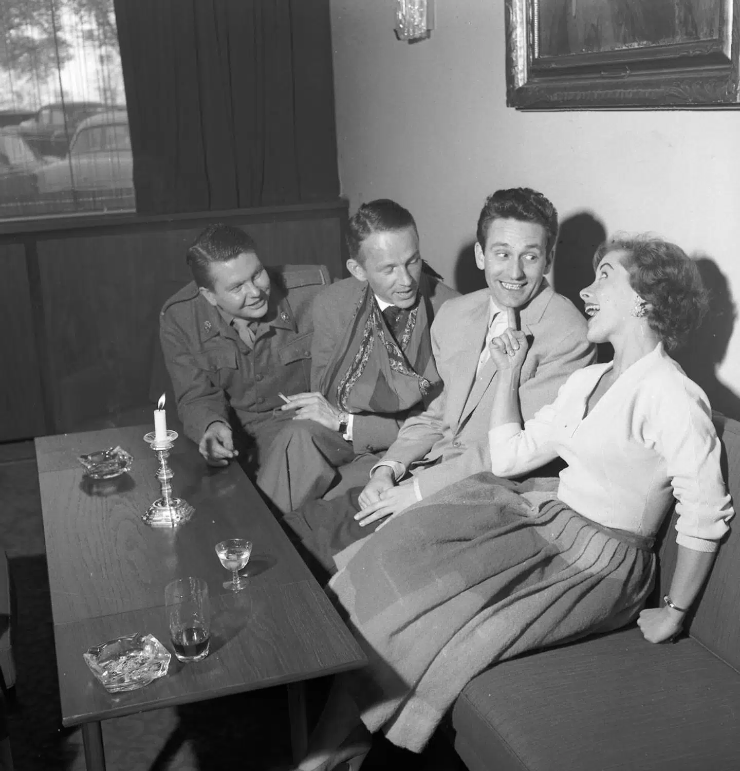 Den engelske musiker Lonnie Donegan, nr. 3 f.v. med f.v. Ole Dixon og Bent Fabricius-Bjerre.