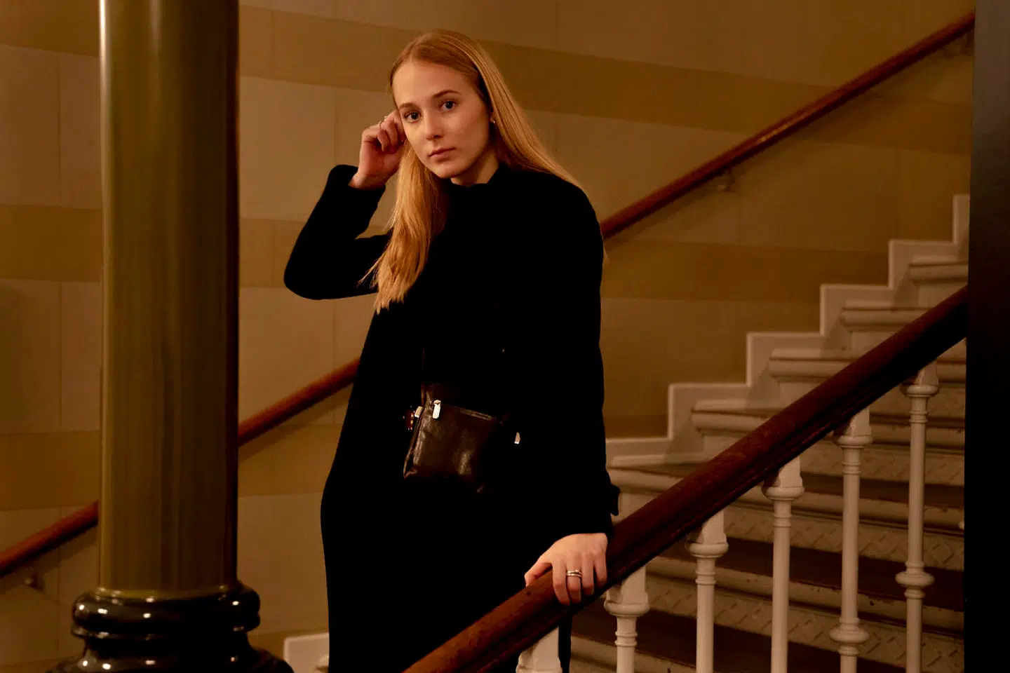 »I stedet for at diskutere uenigheder, vælger folk bare at skærme af og ikke tale med dem, de er uenige med. Det er sindssygt ærgerligt. Vi er et universitet, og hvis ikke vi kan have de store snakke og udfordre hinanden på synspunkter, så tager man hele princippet ud af universitetet. Det er blevet et ekkokammer,« siger Cille Hald Egholm om Københavns Universitet, hvor hun studerer.