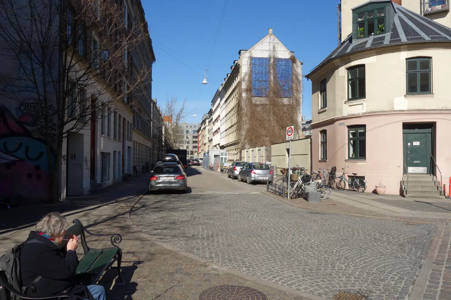 Gennem 2019 har investorerne været nervøse for at købe de klassiske københavnerejendomme, som her på Vesterbro. Men uanset hvordan et kommende lovindgreb vil påvirke handelsværdierne, er det fundamentale i orden: Der er stort behov for boligerne. Foto: Sten Thorup Kristensen