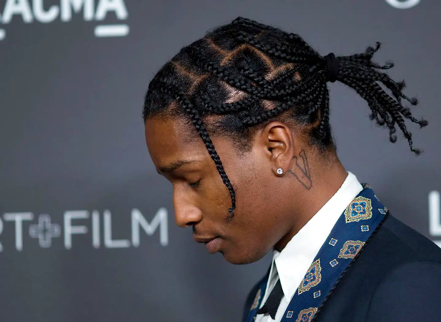 Den amerikanske rapper A$AP Rocky tilbragte en stor del af sommeren i et arresthus i Sverige. Her var han varetægtsfængslet i en sag om vold.
