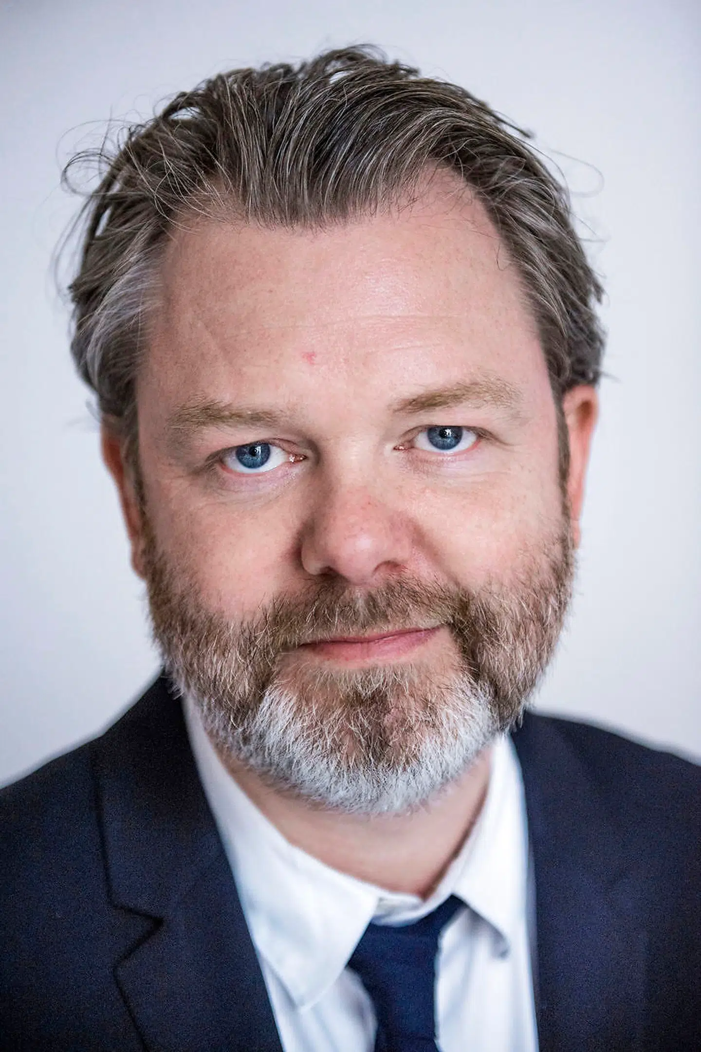 »Ambitionerne er altid høje i kunst- og kulturlivet, og derfor er det naturligt, at vi også supplerer med anden finansiering end den offentlige ydelse, men når det er sagt, så må jeg sige, at de massive besparelser, vi har oplevet de seneste år, har risikeret at gå ud over grundvilkårene,« siger Kunsthal Charlottenborgs direktør, Michael Thouber.