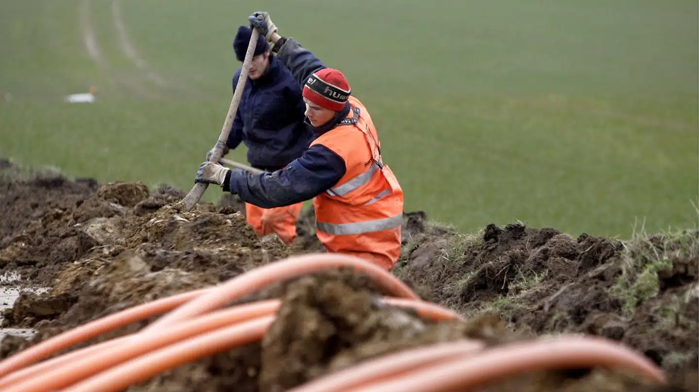 Der bliver nu afsat endnu 100 millioner kroner som økonomisk hjælp til at få gravet internetkabler ned til fjerntliggende husstande i Danmark.