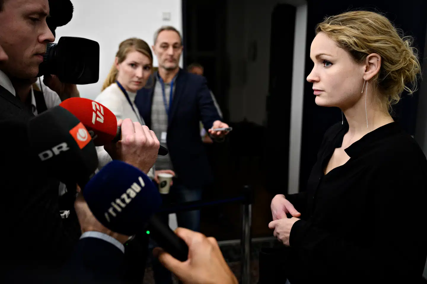 Pernille Skipper fra Enhedslisten taler med pressen før forhandlingerne om finansloven fortsætter i Finansministeriet, søndag den 1. december 2019.