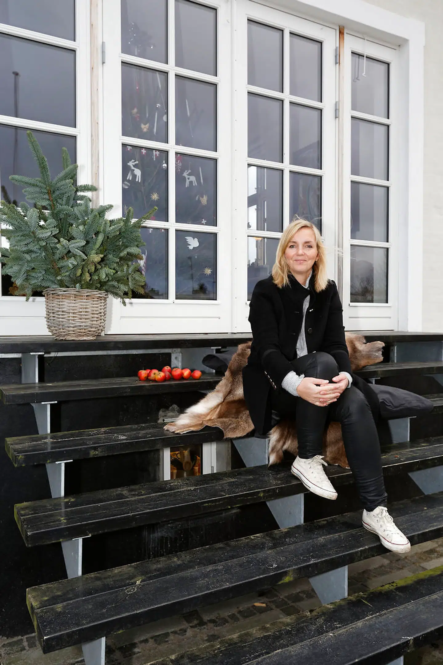 Også uden for er der pyntet op med gran.