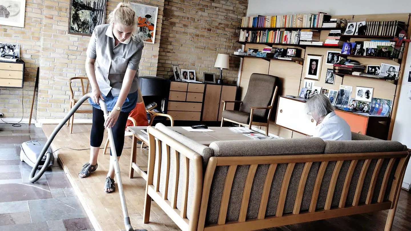 »Når de offentlige udgifter er støt stigende samtidig med, at kvaliteten af den offentlige service opleves som faldende, virker al snak om skattelettelser intuitivt forkert for hr. og fru Danmark,« skriver Lilian Parker Kaule.