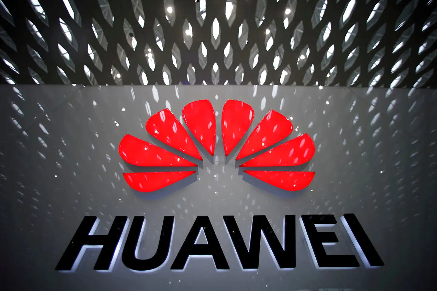 Den amerikanske regering forsøger at presse Huawei ud af 5G-samarbejder verden rundt – herunder altså også Færøerne.