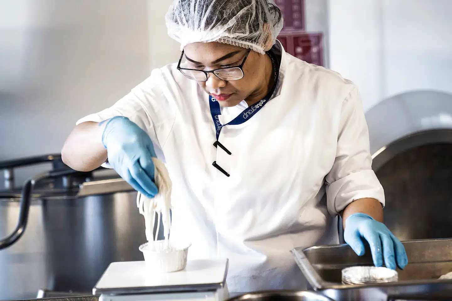 Phaitun Nielsen, som er Gate Gourmets speicialist på thaimad, står for at tilberede Kiin Kiins flymenu.