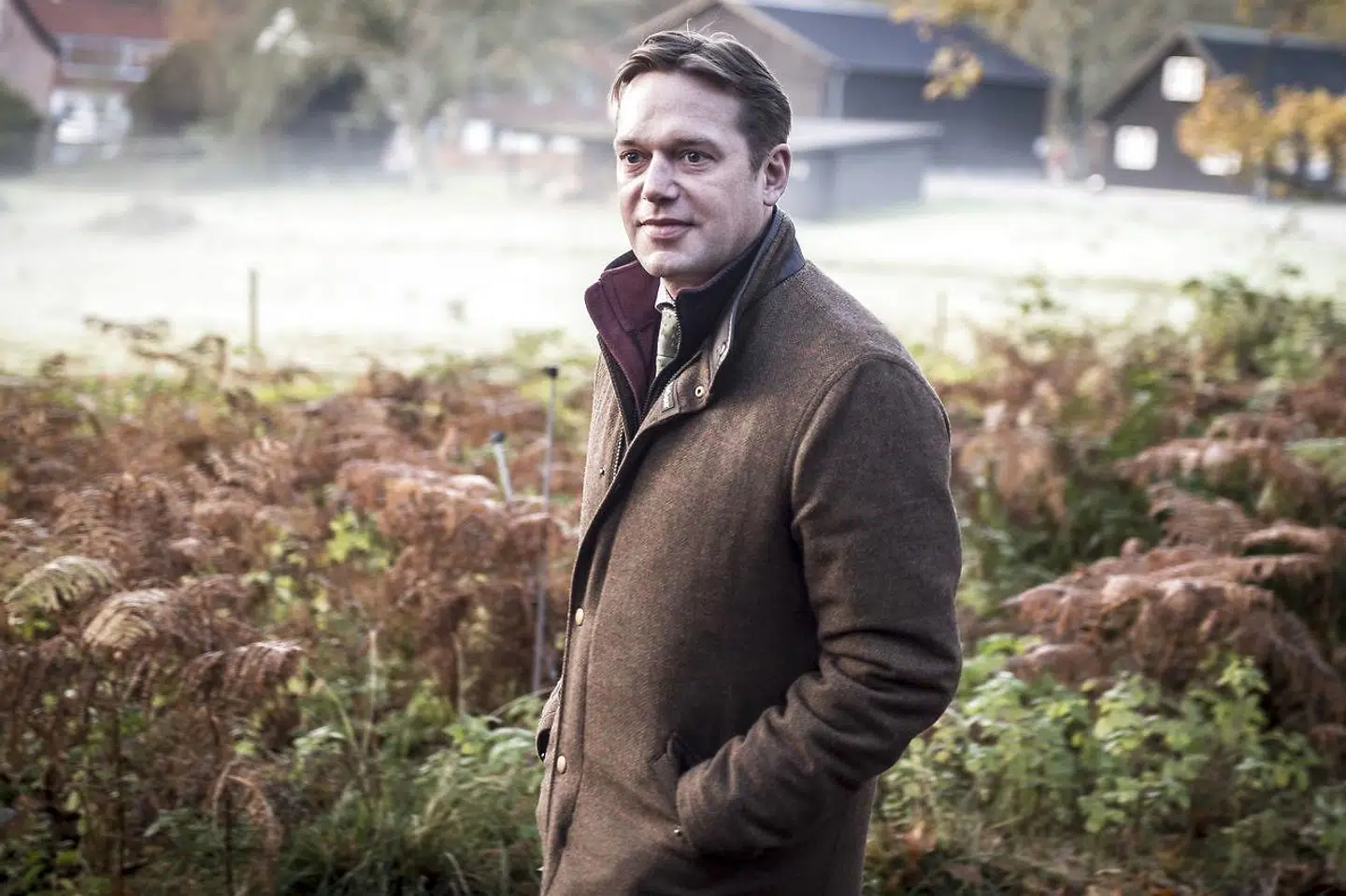 Marcus Knuth har forladt Venstre og meldt sig ind i Det Konservative Folkeparti. Han siger blandt andet, at det for ham er vigtigt »at være et stærkt borgerligt sted, hvor det er værdipolitikken, der samler og ikke splitter«.