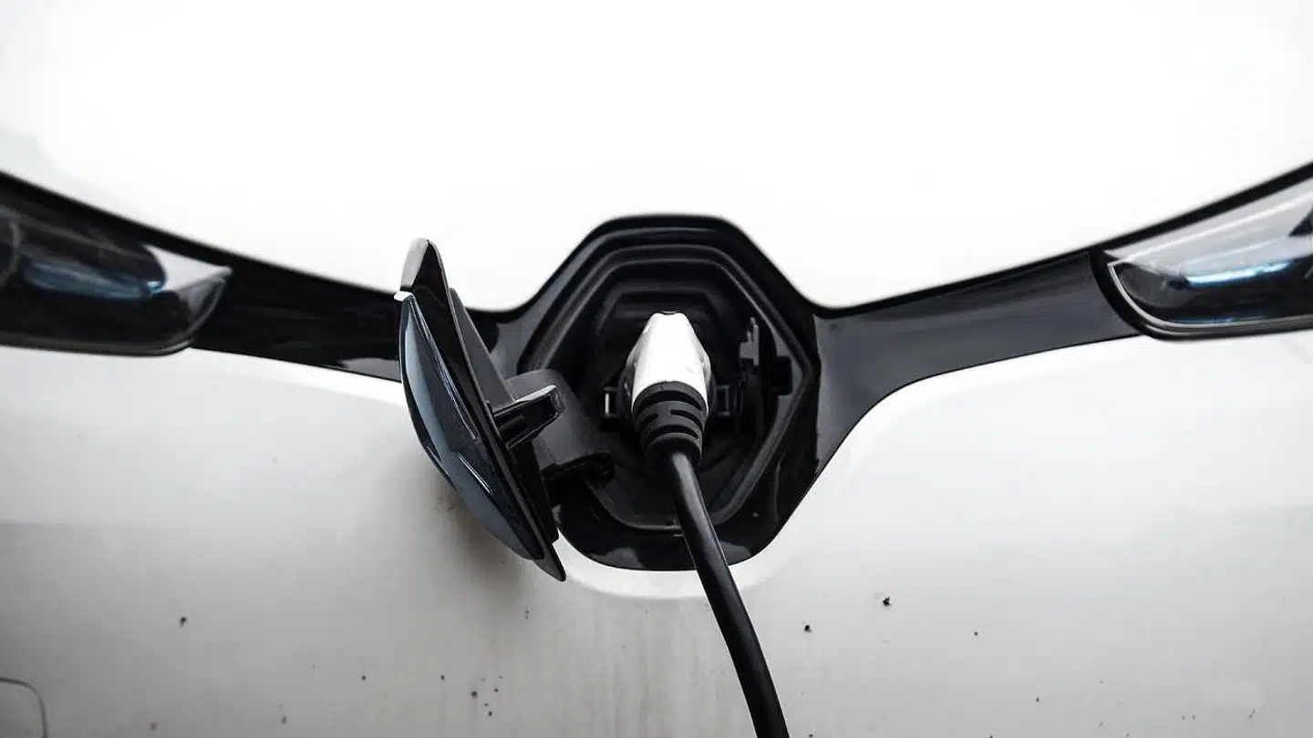 »Elbilsalget bliver et vigtigt element i omstillingen af transportsektoren, fordi det er den teknologi, der er længst fremme i forhold til omkostningseffektivitet. Derfor bør regeringen give et betydeligt økonomisk skub til elbiler og andre nuludslipsbiler, og der bør laves en plan for udrulning af ladestandere, så det sikres, at forsyningsinfrastrukturen udbygges i takt med stigningen i elbilsalget,« skriver Klimarådet.