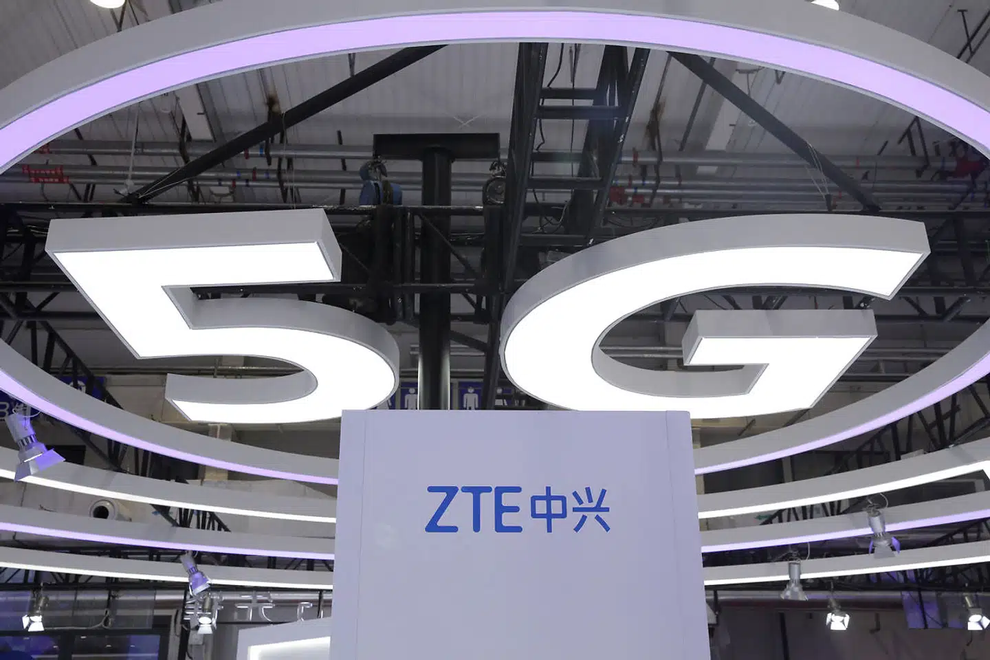 5G udgør en potentiel sikkerhedsrisiko på tværs af Europa, siger Center for Cybersikkerhed. Med udrulningen af netværket vil det nemlig være lettere for kriminelle at stjæle personoplysninger via elektroniske apparater koblet til internettet.