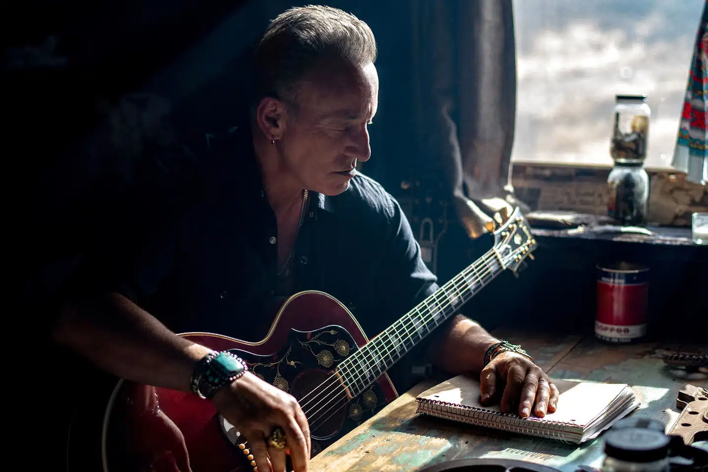 Hvis man gerne vil forstå, hvad Bruce Springsteens enorme lyriske og musikalske arv er vokset frem af, er »Western Stars« et godt sted at starte.