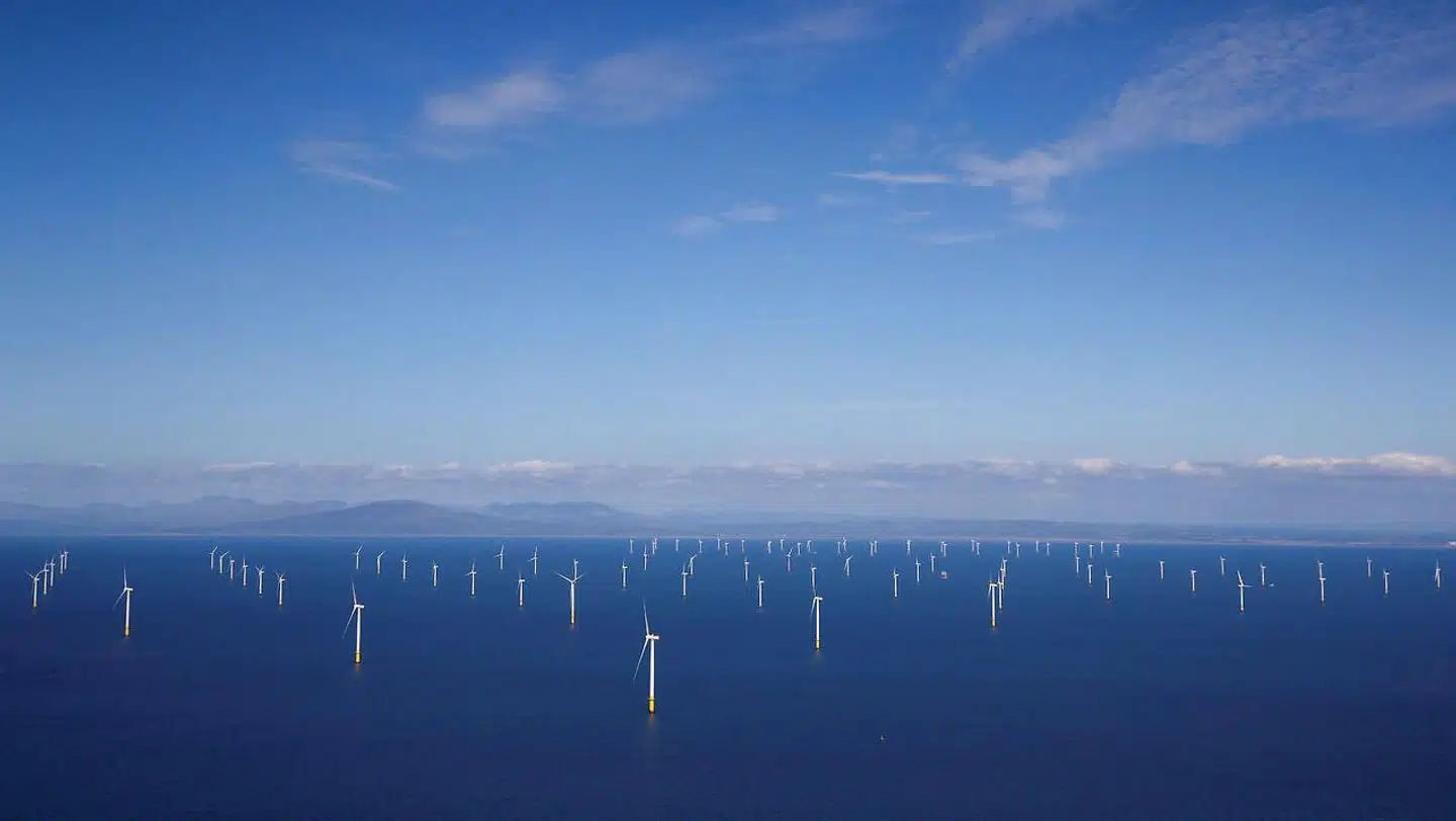 Udsigt over »Walney Extension«, der er en havvindpark drevet af Ørsted ud for kysten ved Blackpool, Storbritannien.