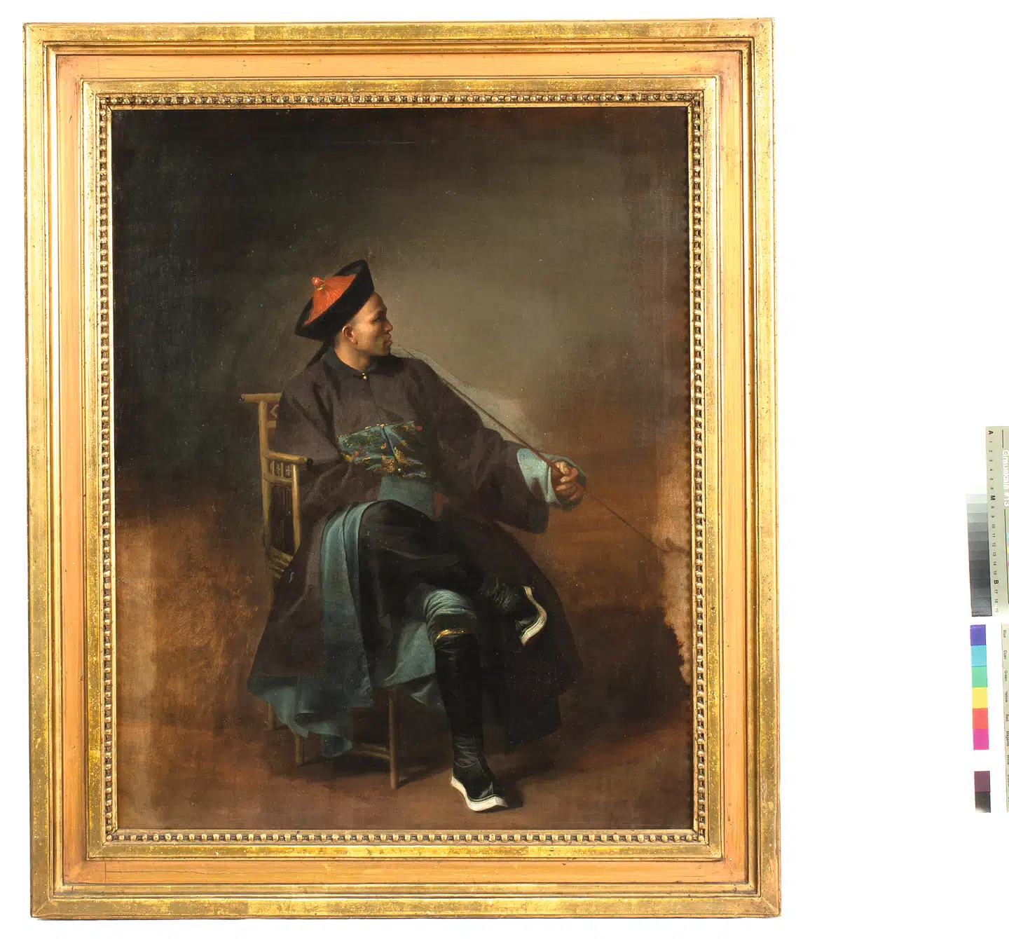 Jens Juel malede i 1780erne dette portræt af en kinesisk understyrmand, der sandsynligvis var en af de 47 kinesere, der kom til København. Hans fine tøj var en mandarindragt, som Jens Juel nok havde lånt fra en samler i byen. Kunstsammlung der Universität Göttingen. Billede fra bogen.