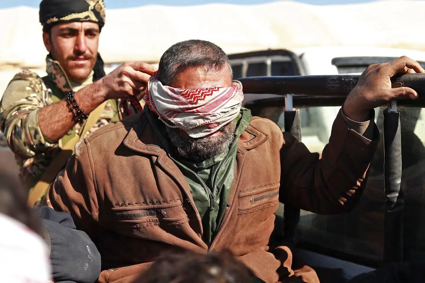 Det samlede antal bombeangreb fra Islamisk Stat i Irak er halveret siden oktober 2018, men antallet af bombeangreb er i samme periode steget i flere provinser. Samtidig har bekymringen over eksfanger fra Islamisk Stat, der er flygtet under Tyrkiets nylige angreb i Syrien, også bredt sig til Irak, som for nyligt skærpede grænsekontrollen.