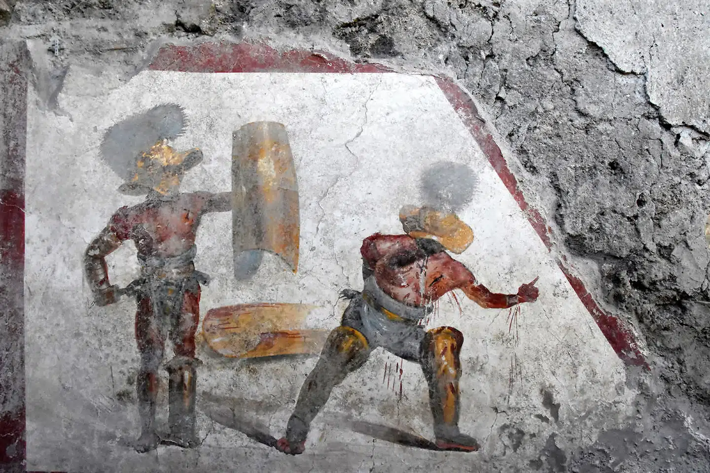 Freskoen med to kæmpende gladiatorer blev udgravet sidste år i Pompeji.