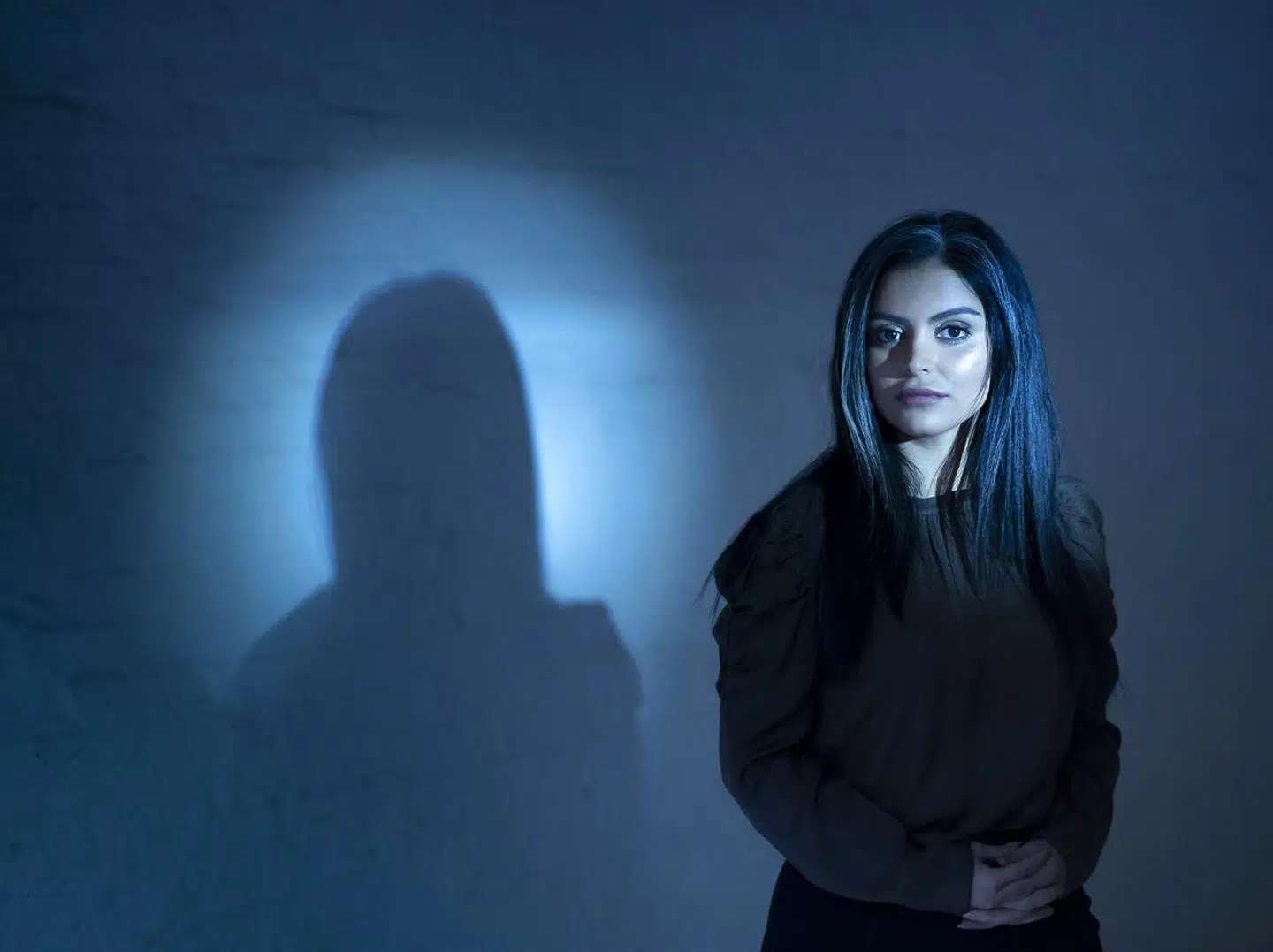 Sara Omar fokuserer på et mandsdomineret univers, hvor kvinder mishandles i Allahs navn – og udpensler volden og overgrebene til det nærmest ubærlige.