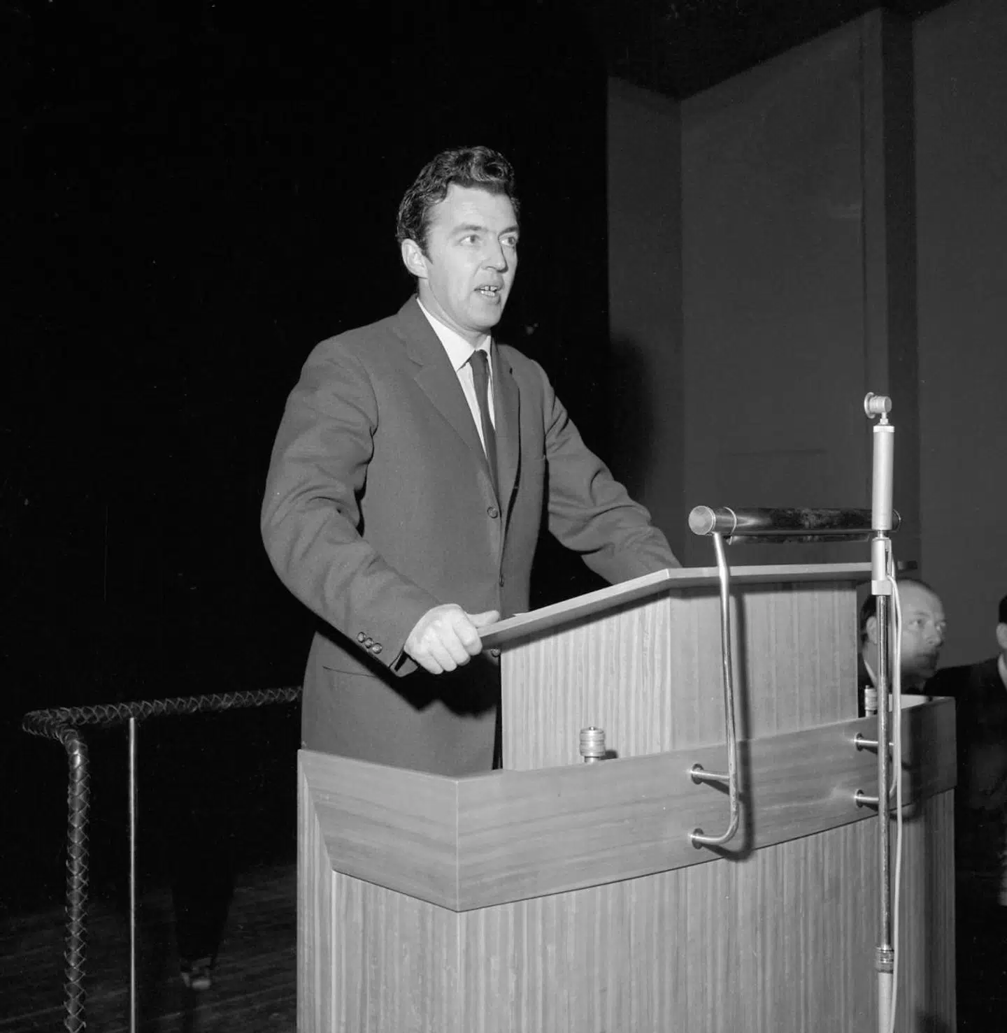 Formand for Danmarks Kommunistiske Parti (DKP) Knud Jespersen. Ifølge Lotte Heise, der var med i Danmarks kommunistiske Paris ungdomsafdeling DKU var Knud Jespersen en helt, der, hvis han ikke var død, sammen med et par »skarpe, lysende stjerner a la Enhedslistens Johanne Schmidt-Nielsen og Pernille Skipper«, kunne have givet DKP en lysere fremtid.