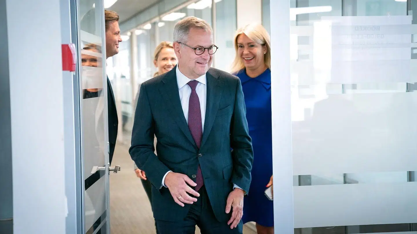 Søren Skou på vej til pressemøde med Carolina Dybeck Happe. (Foto: Ida Marie Odgaard/Scanpix 2019)