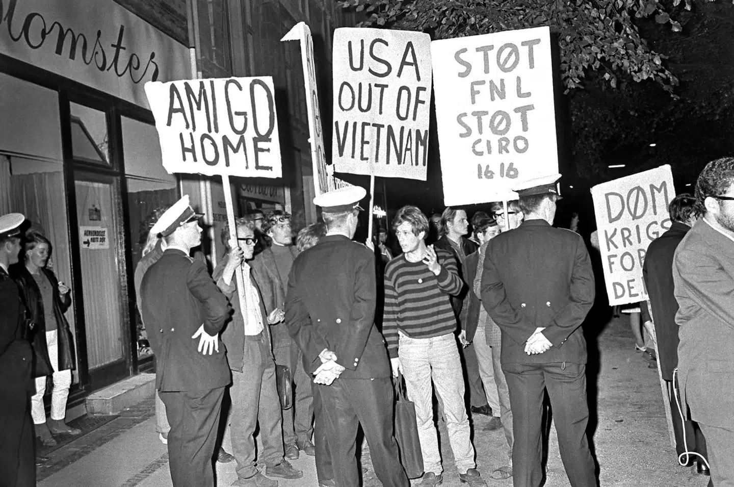 Vietnamdemonstration foran den amerikanske ambassade i 1967. Scanpix.