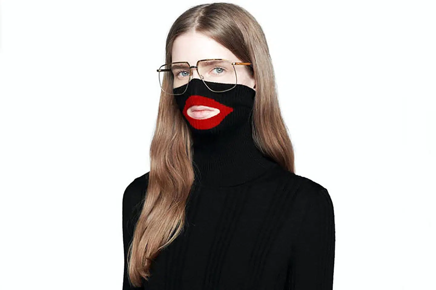 Gucci blev i februar kritiseret for denne striktrøje, som forbrugere mente havde referencer til blackface. Modehuset erkendte og undskyldte efterfølgende.