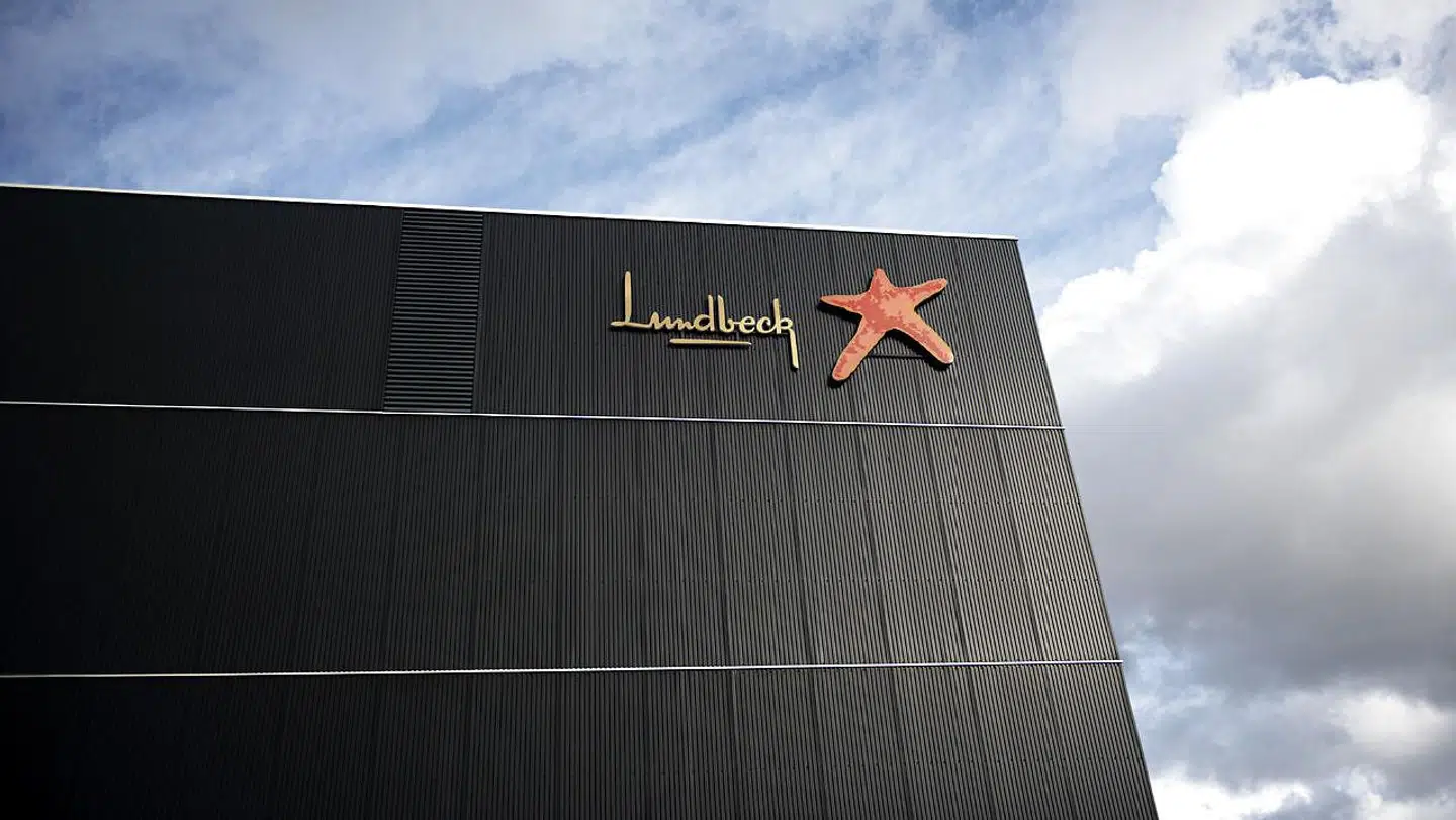 Medicinalvirksomheden Lundbeck spaltede i 2002 Veloxis ud som en selvstændig virksomhed.