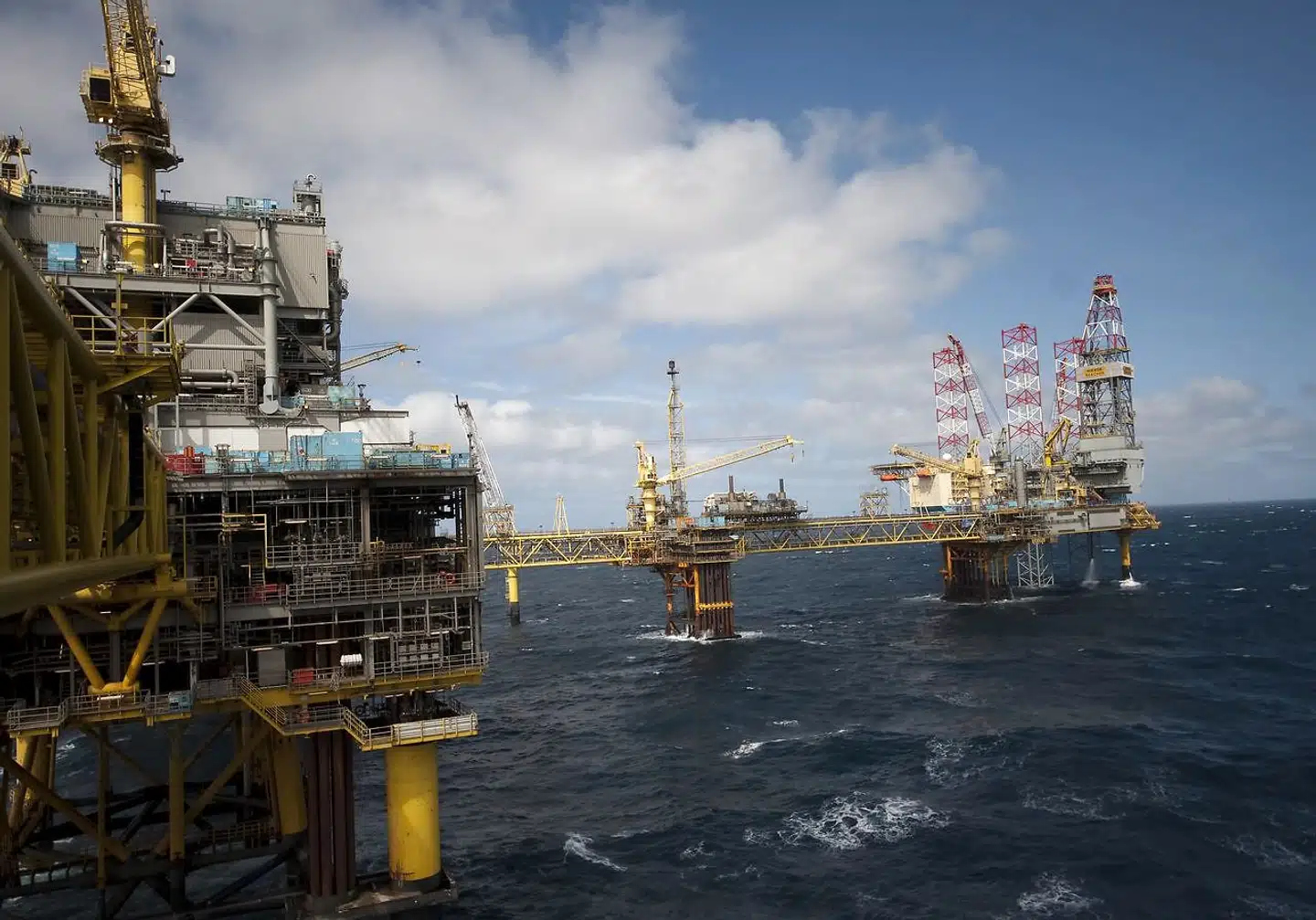 Den franske oliegigant Total SA ejer stort set olien og gassen i den danske del af Nordsøen, efter at selskabet i 2017 købte Mærsk Olie og Gas. Total pumper mere olie op end nogensinde, men vil alligevel være et grønt selskab. Professor i energiplanlægning mener, at gamle virksomheder nødvendigvis må spille på den grønne bane, såfremt de vil overleve i en grøn fremtid.