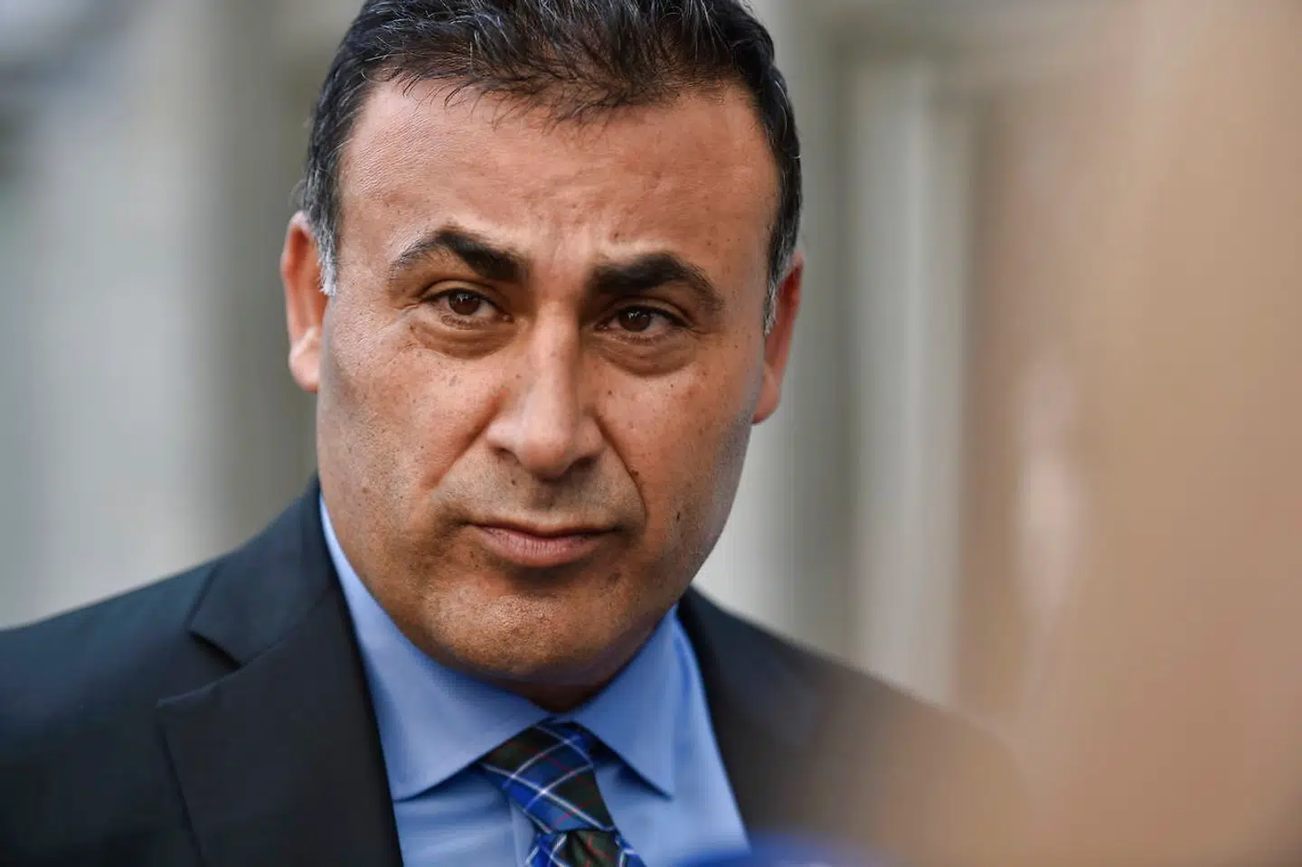 »Udbud om DAB-kanal skal gå om, og alle sten i udbudsprocessen skal vendes,« skriver Naser Khader (K) på Facebook. Men det er ikke partiets politik, at udbuddet om Radio24syv skal gå om.