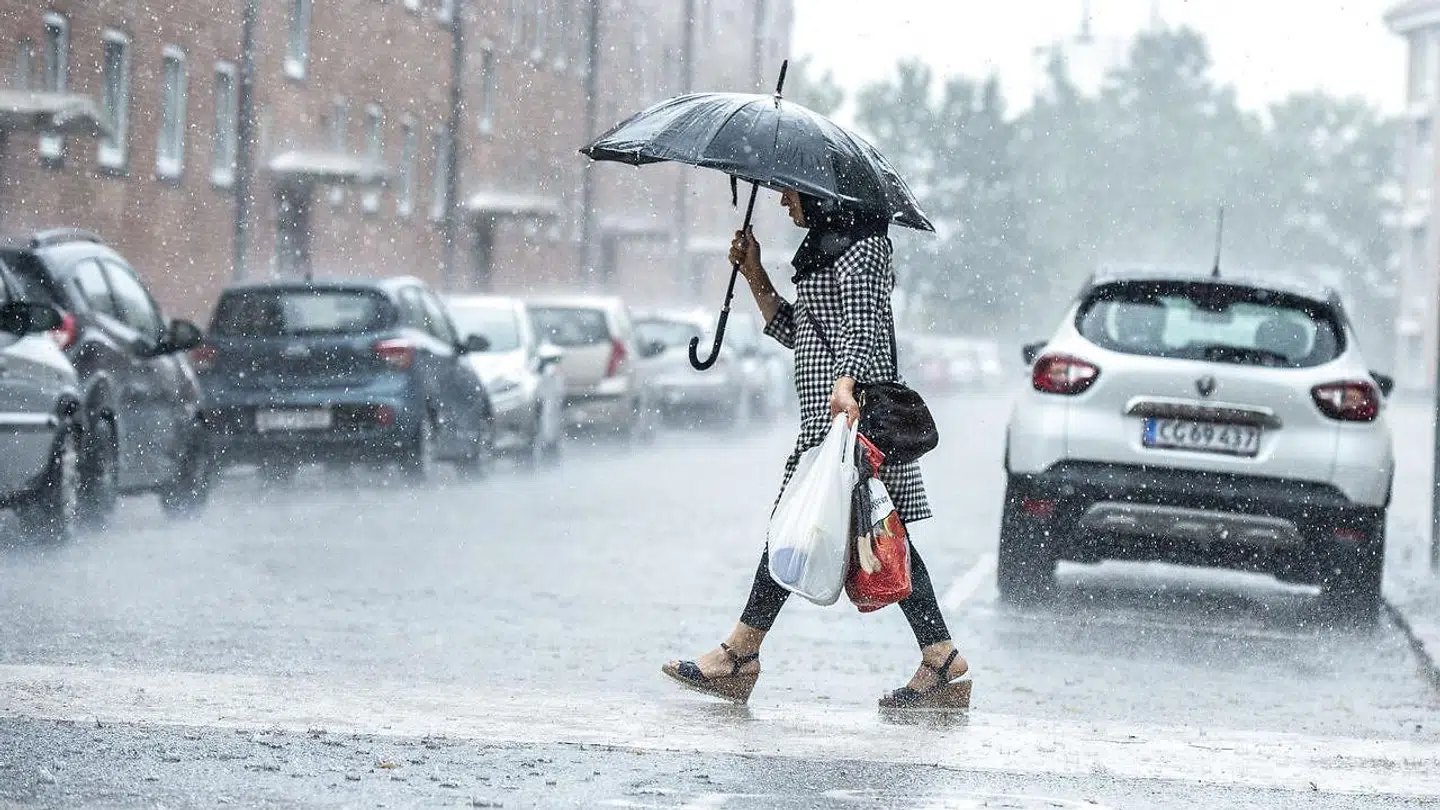 I juli, hvor dette billede er taget, blev der registreret 36 skybrud. Og det våde vejr fortsatte ind i efteråret, der har fået rekorden som det vådeste i dansk vejrhistorie.
