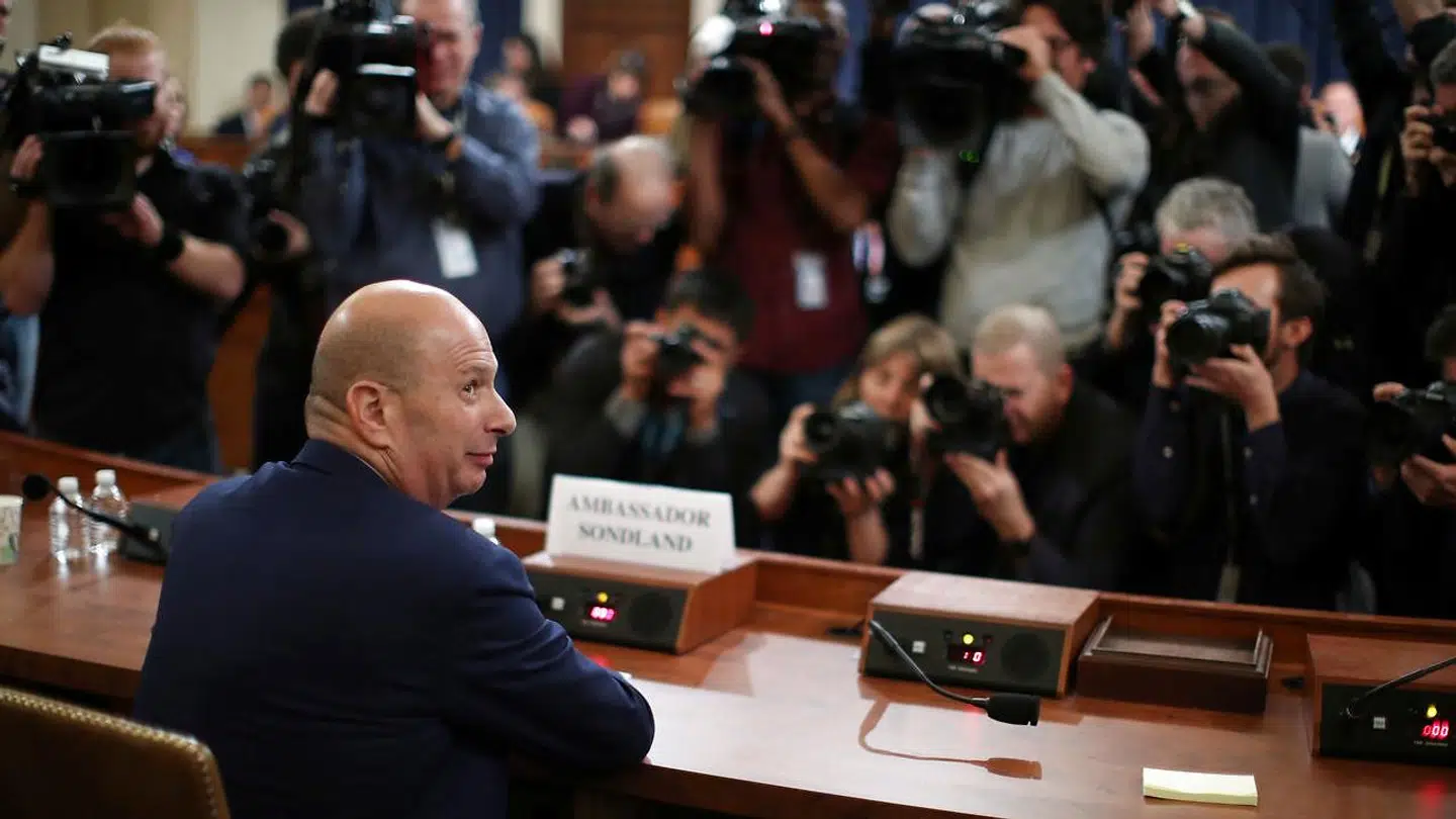 Den amerikanske EU-ambassadør Gordon Sondland var en af mange, der under kongres-høringer var med til at tegne dystert billede af præsidentens involvering i sagen om tilbageholdt hjælp til Ukraine.