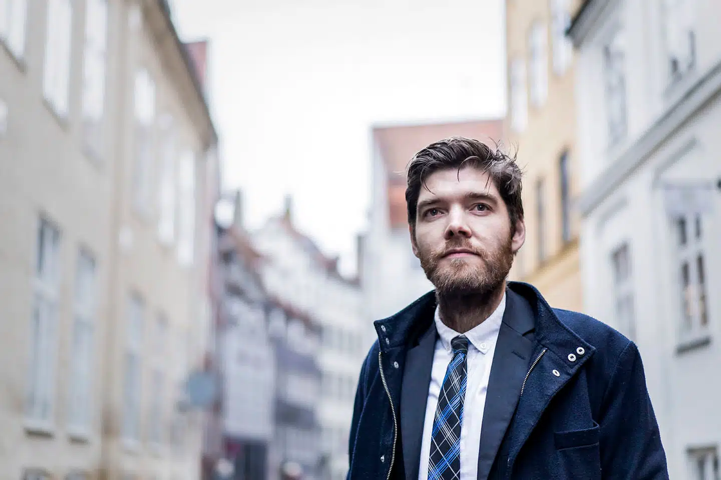 Advokat Søren Nørkær Hansen fra Winsløw Advokatfirma rådgiver jævnligt i forbindelse med køb af andelsboliger. Personligt ville han ikke turde kaste sig ud i at købe en andelsbolig med valuarvurdering lige nu, da der hersker stor usikkerhed om, hvordan et potentielt Blackstone-indgreb vil ramme andelsboligmarkedet.