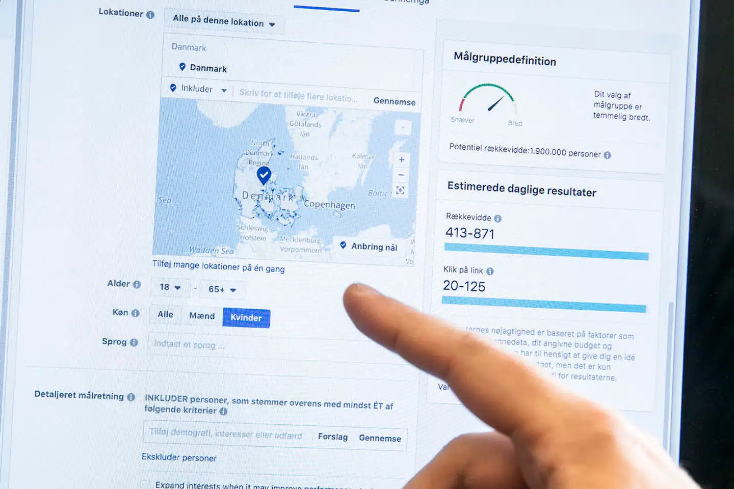 Google og Facebook har længe tilbudt såkaldt mikromålretning af annoncer baseret på data indsamlet gennem mange år. Nu vil Google stramme op.