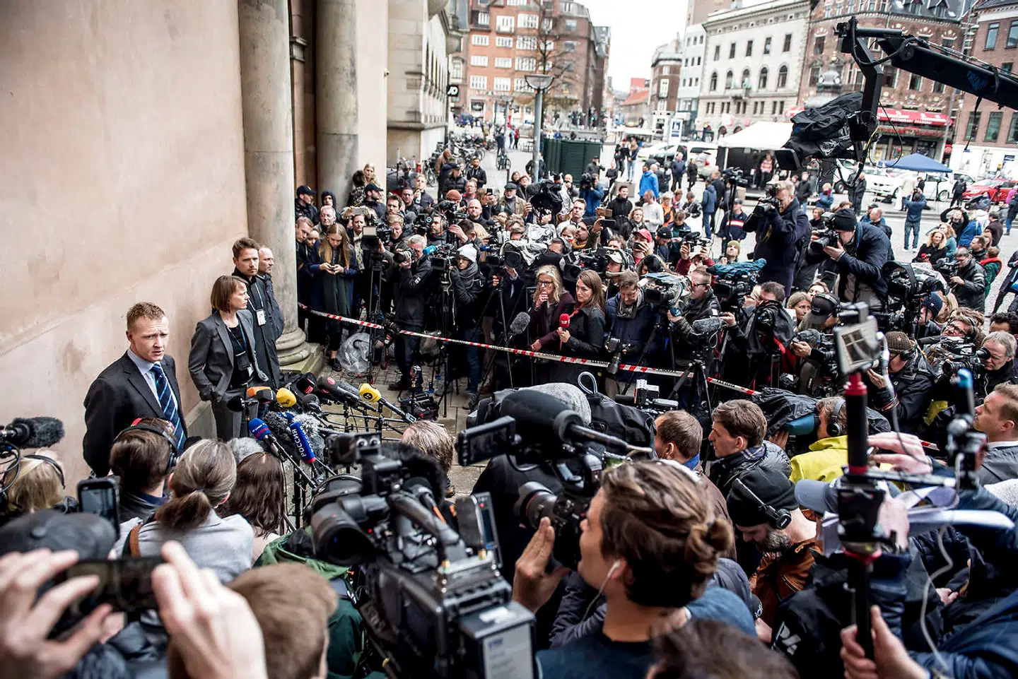 Bevågenhed: Anklager Jakob Buch-Jepsen orienterer pressen foran Københavns Byret i forbindelse med sagen mod Peter Madsen, onsdag 25. april 2018.